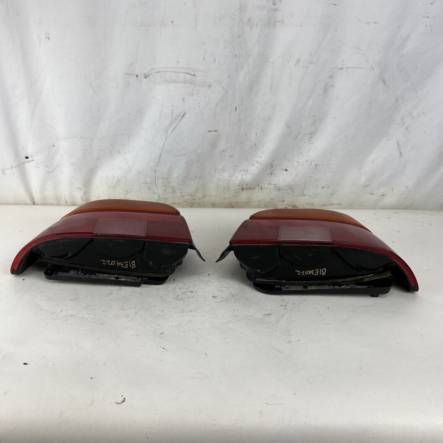 97-00 BMW E39 540i 528i PAIR REAR BRAKE TAIL LIGHT LAMPS OEM 8358033