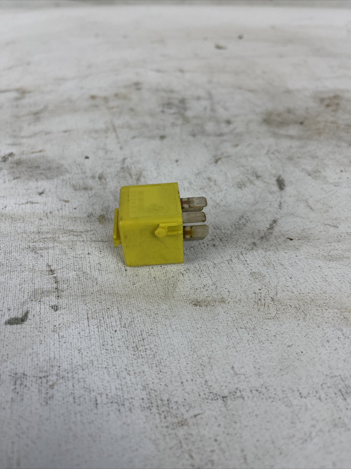 96 - 06 BMW E36/7 E36/8 Z3 E46 M3 YELLOW RELAY OEM BMW 61.36-1 389 105