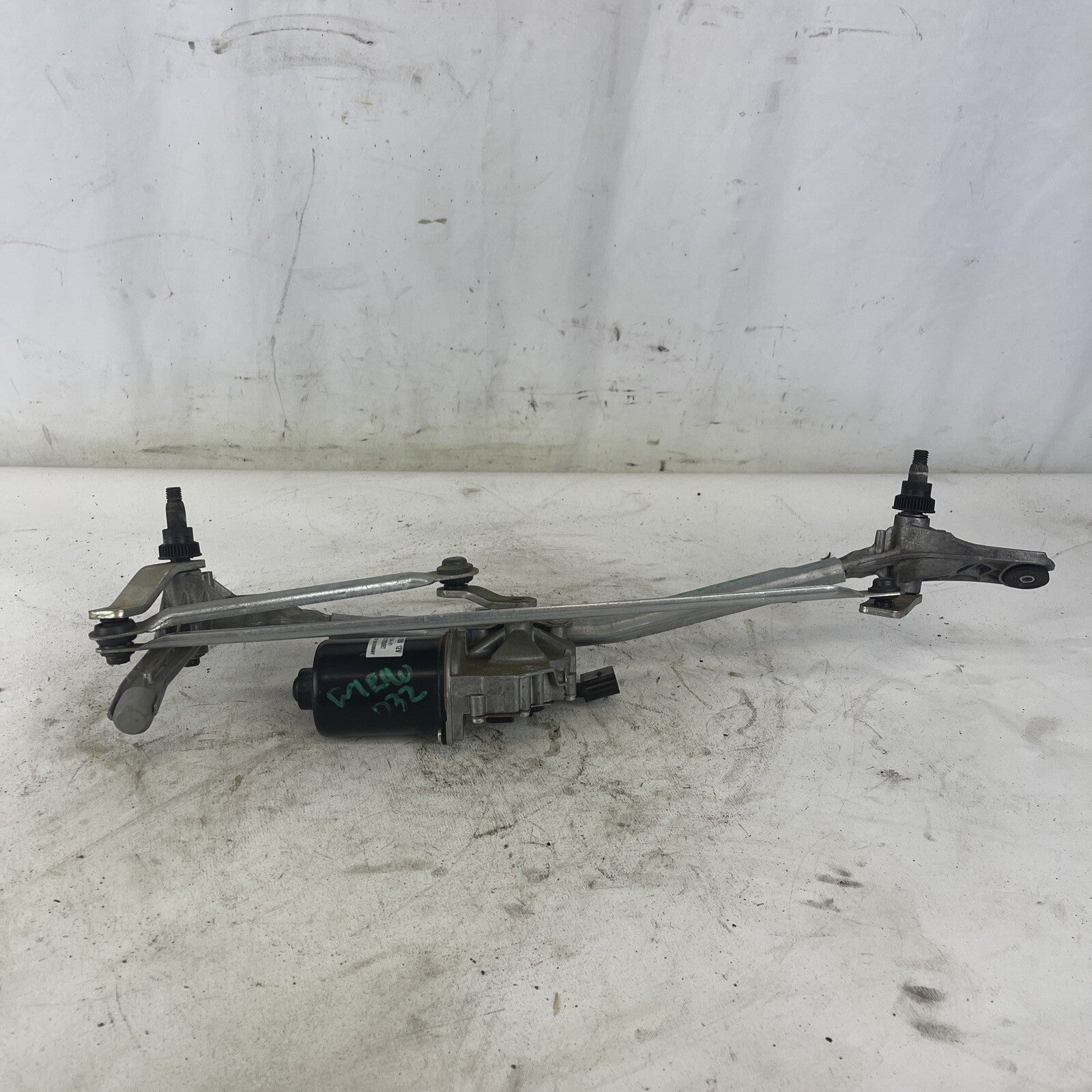 BMW 3 SERIES 2006 - 2011 E90 E92 WINDSHIELD WIPER ARM LINKAGE TRANSMISSION OEM