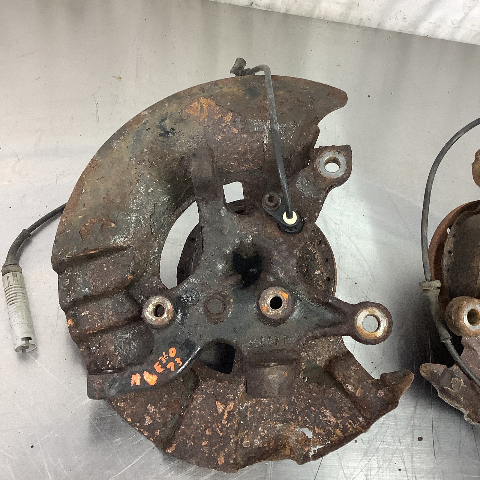 BMW E36 318 323 325 328 FRONT PASSENGER & DRIVER WHEEL HUB KNUCKLE SPINDLE #073