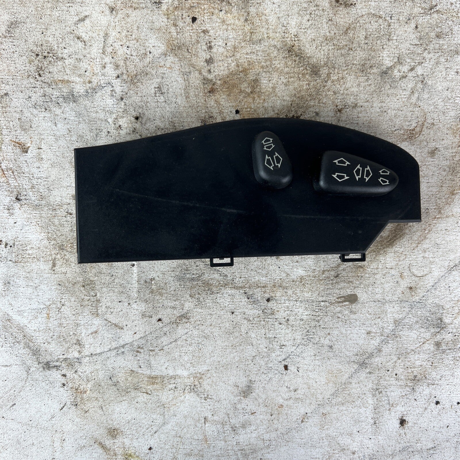 2001-2006 BMW 325i 330i M3 Convertible Front Power Seat Switch Right Passenger