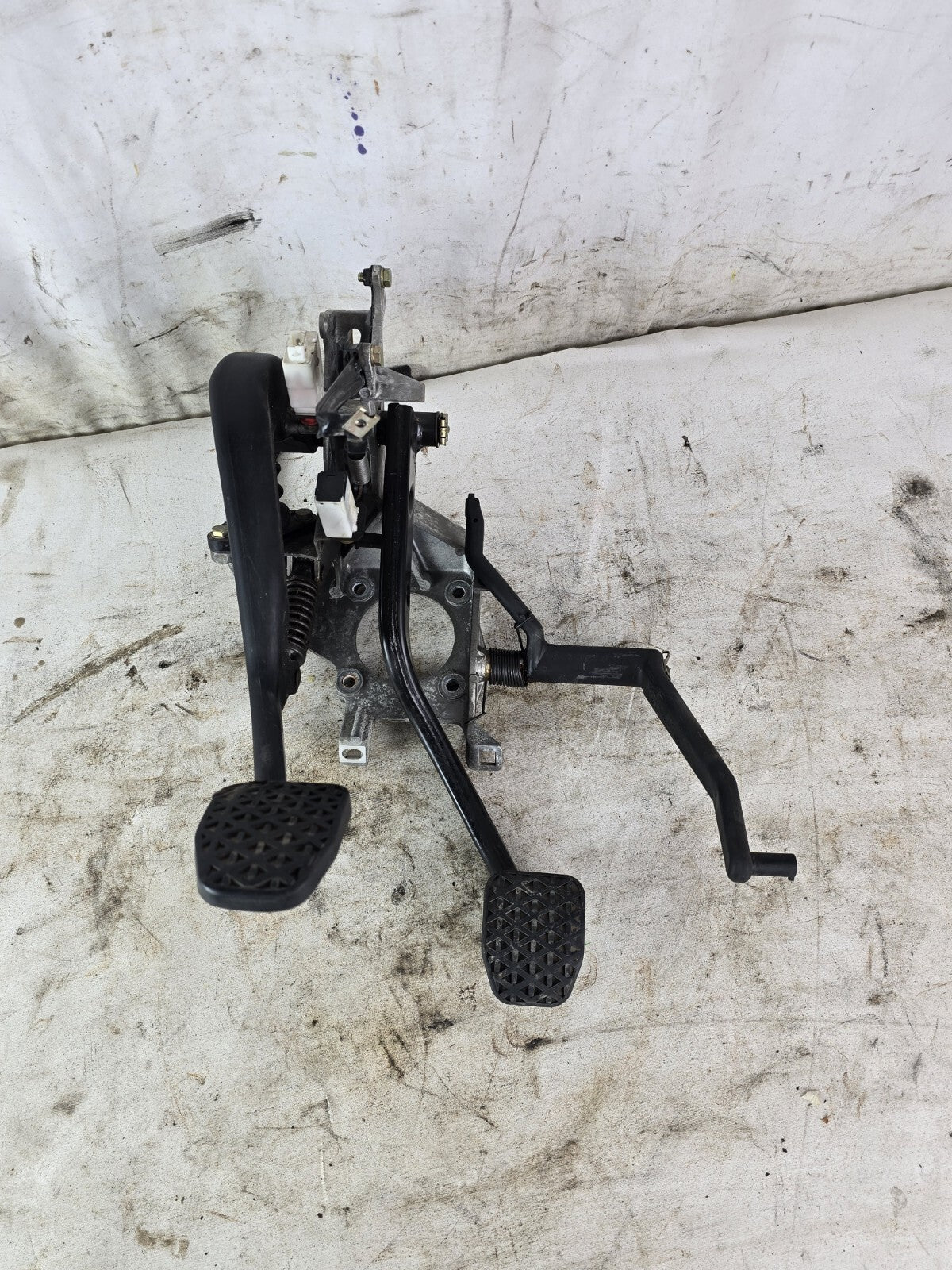 BMW E39 5-Series Manual Trans Clutch Pedal Assembly Swap w Master 1998-2000 USED