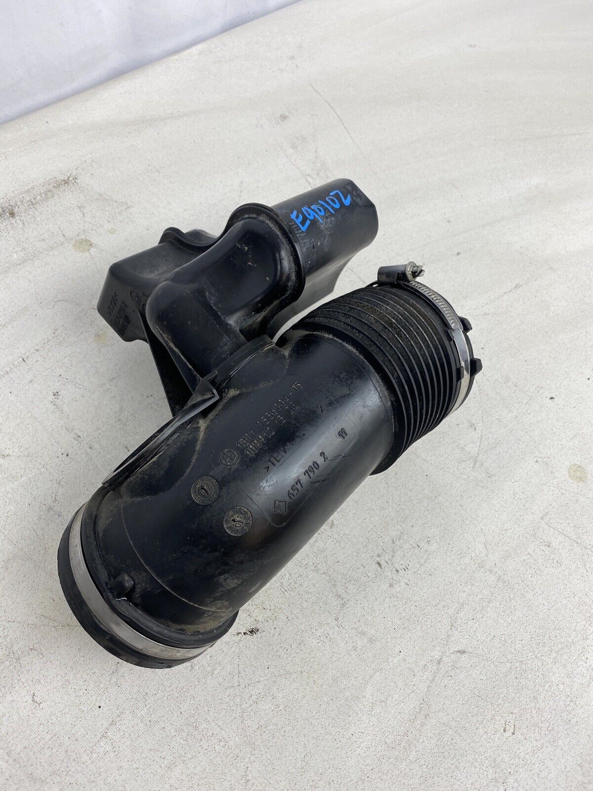 06-13 BMW E82 E88 E90 E91 E92 E93 E84 AIR INTAKE DUCT TUBE 7536004 OEM