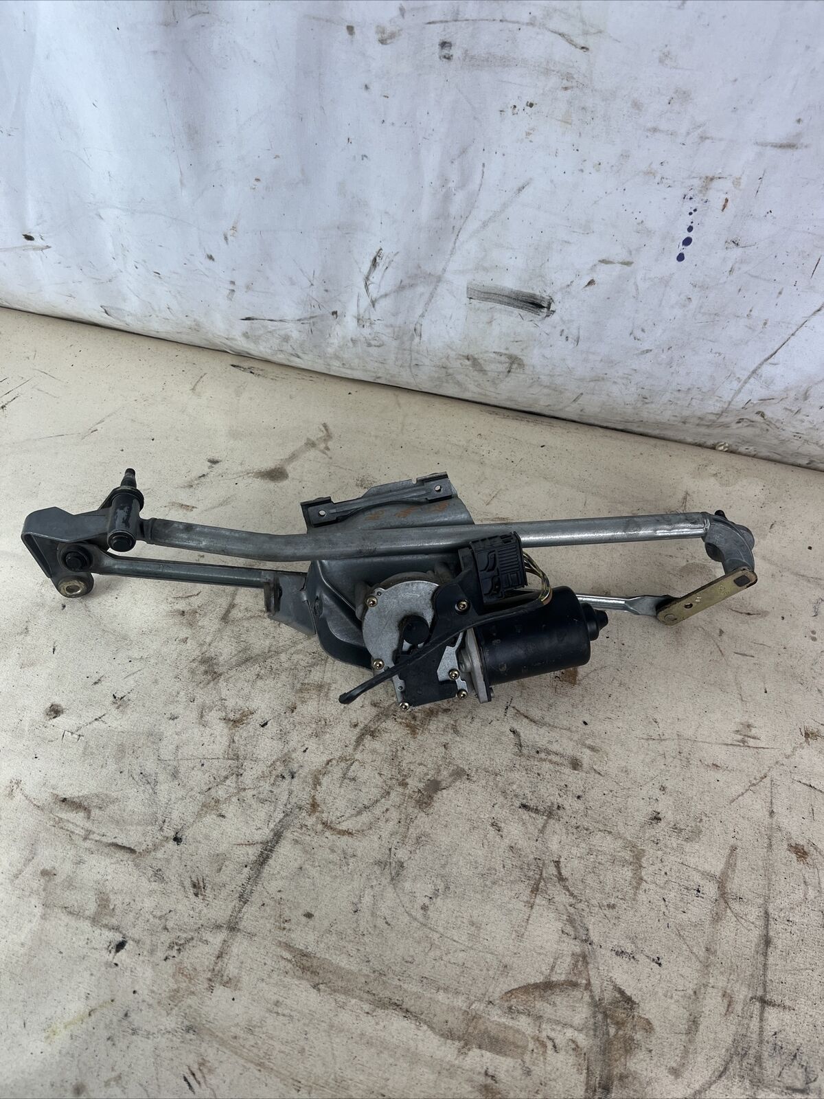 1996-1999 BMW 328I Coupe Convertible FRONT WINDSHIELD WIPER MOTOR W/ LINKAGE OEM