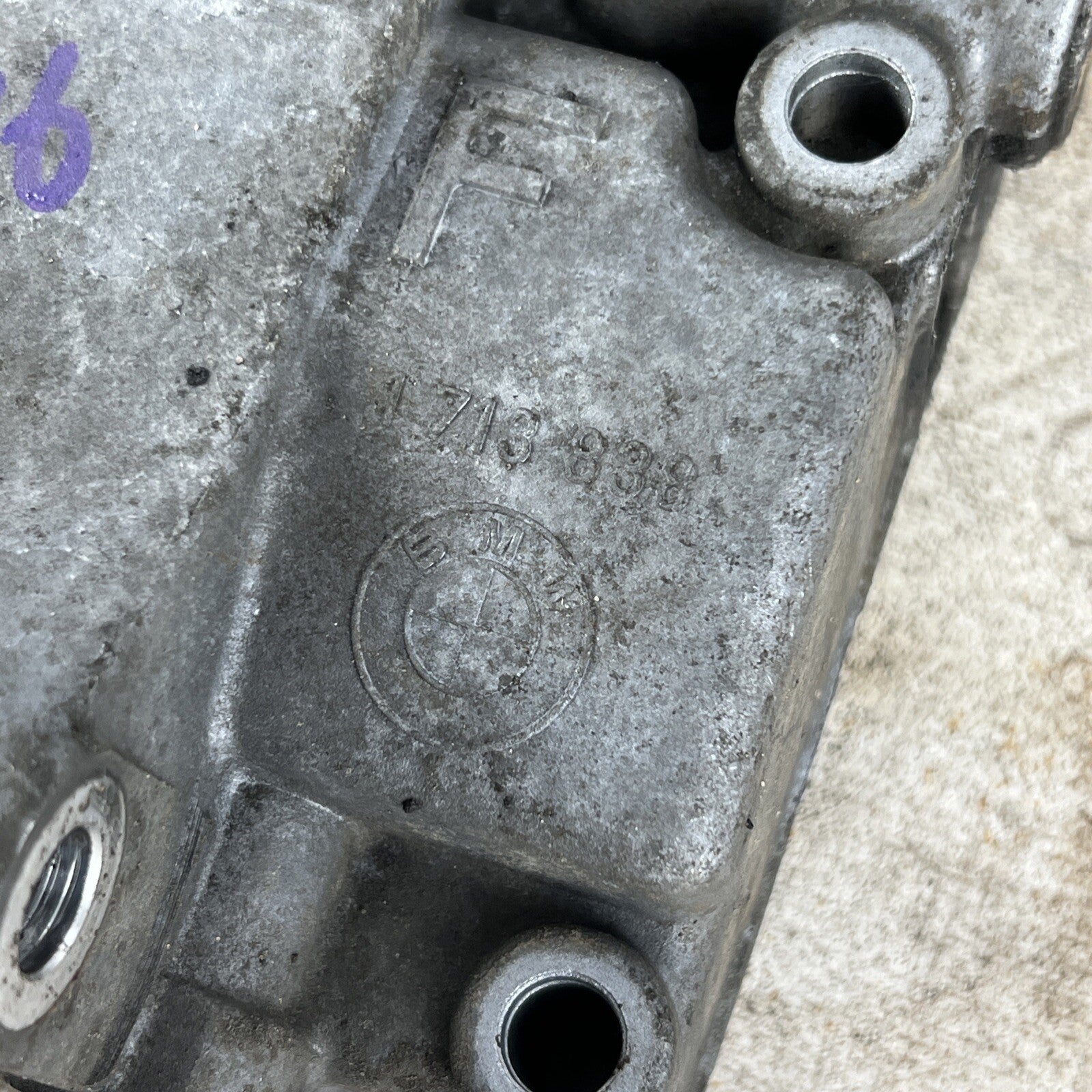 01-06 BMW M54 B30 B25 3.0L 2.5L ENGINE OIL FILTER STAND HOUSING RESERVOIR OEM