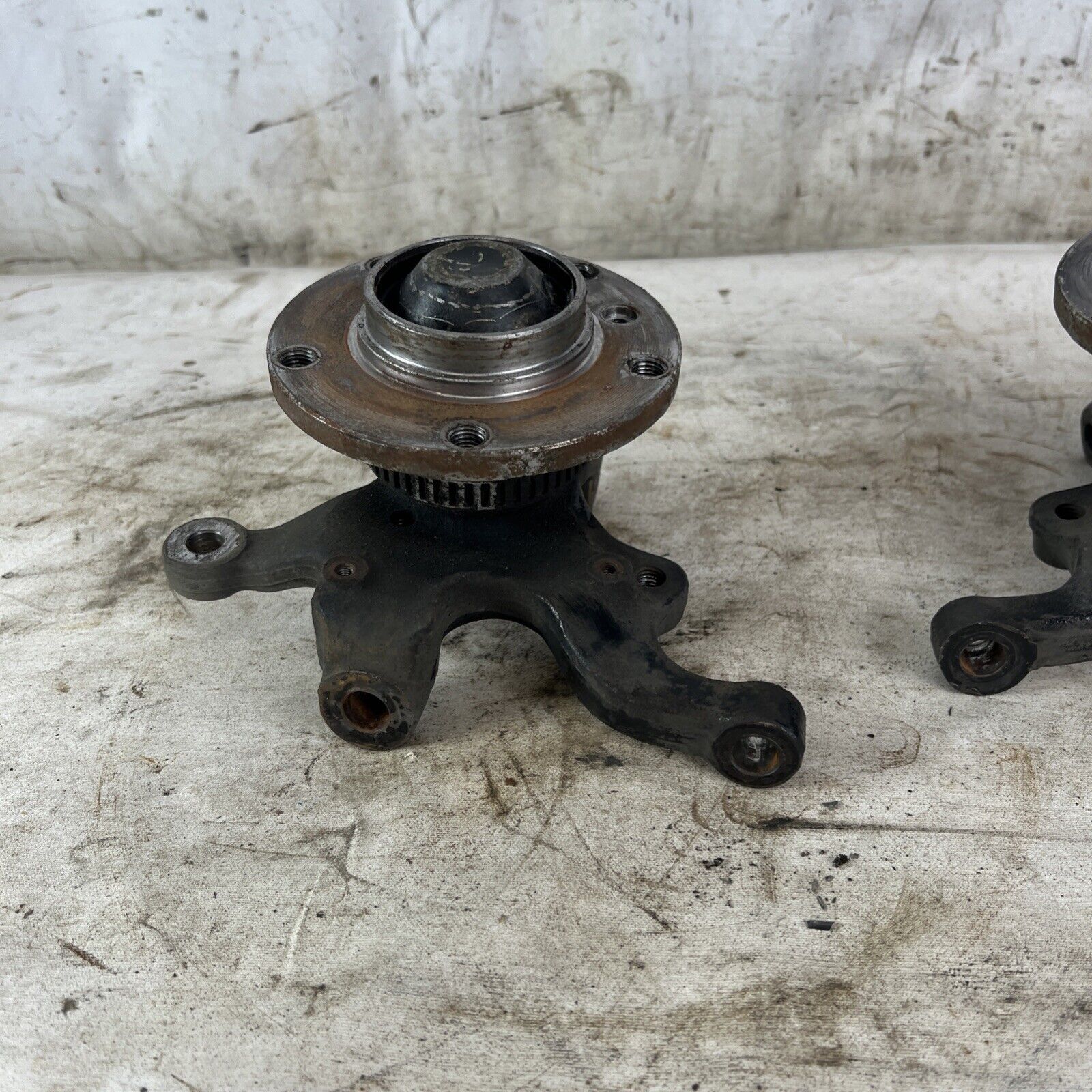 BMW E36 RWD 323 325 328 FRONT PASSENGER & DRIVER WHEEL HUB KNUCKLE SPINDLE