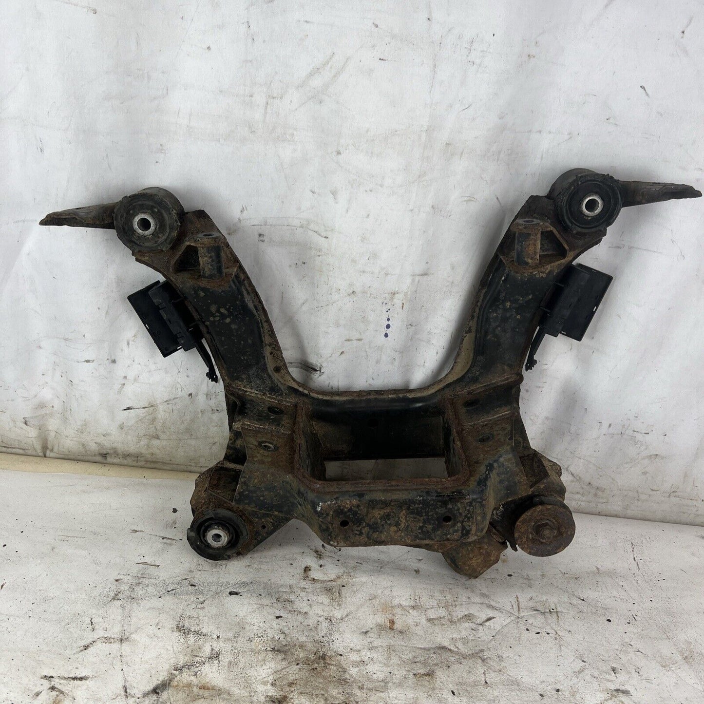 94-99 BMW E36 318 325 328  Rear Differential Subframe Suspension Crossmember #02