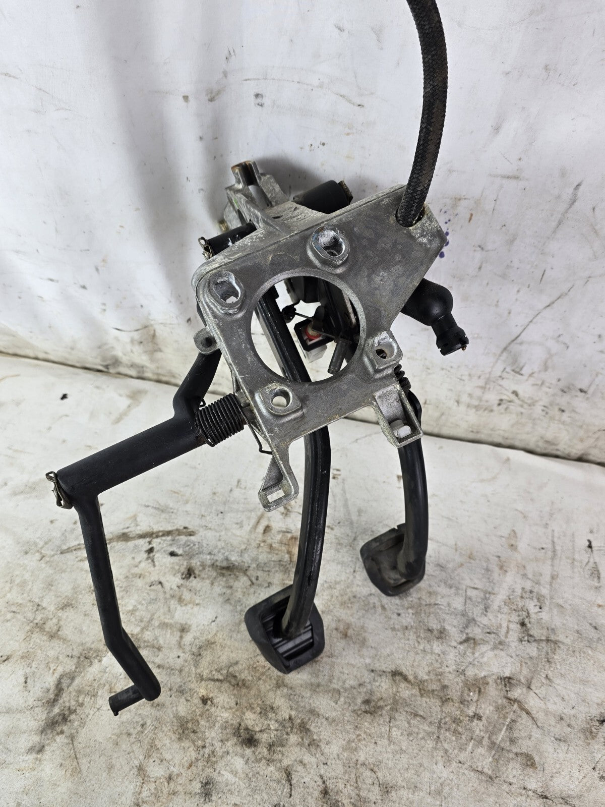 BMW E39 5-Series Manual Trans Clutch Pedal Assembly Swap w Master 1998-2000 USED