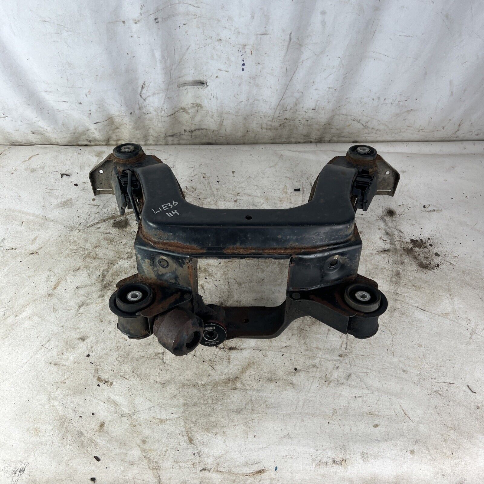 BMW E36 318 323 325 328 Rear Axle Carrier Differential Subframe solid diff bush