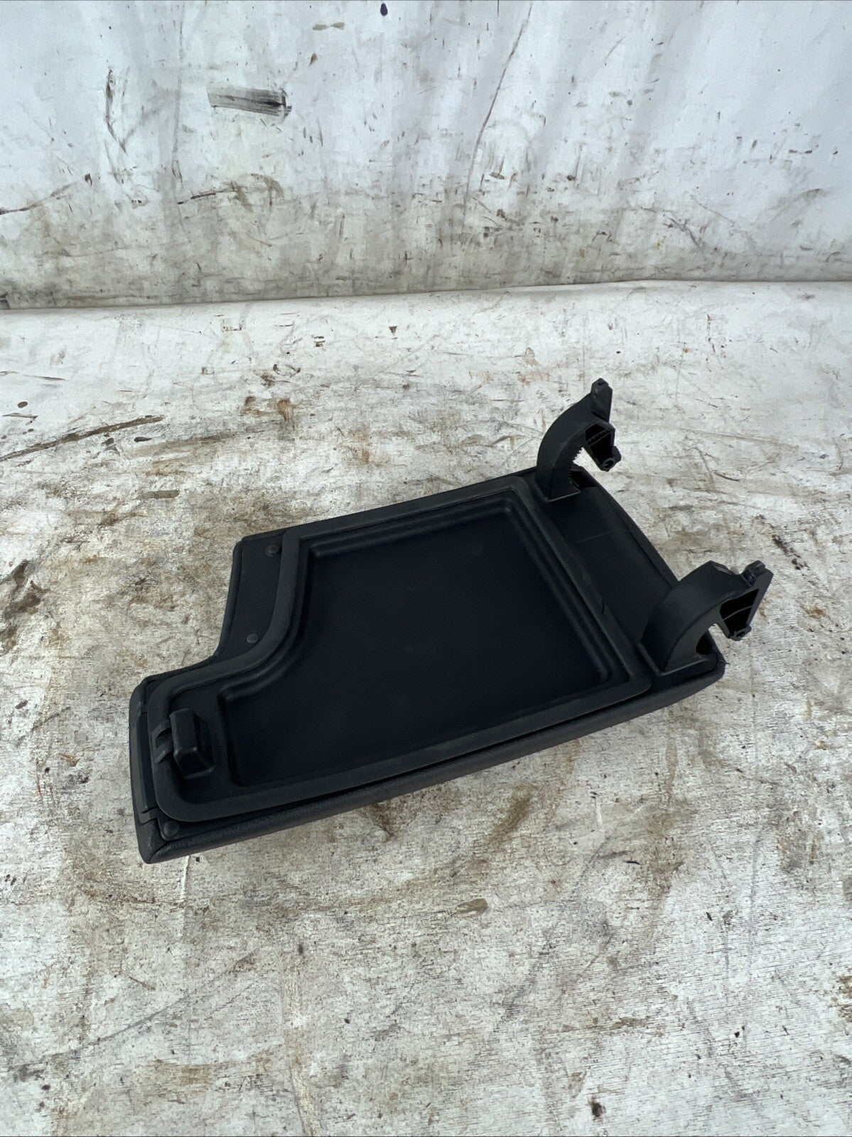2007- 2008 BMW 328I 3 SERIES CENTER CONSOLE LID ARMREST 7137552 BLACK OEM