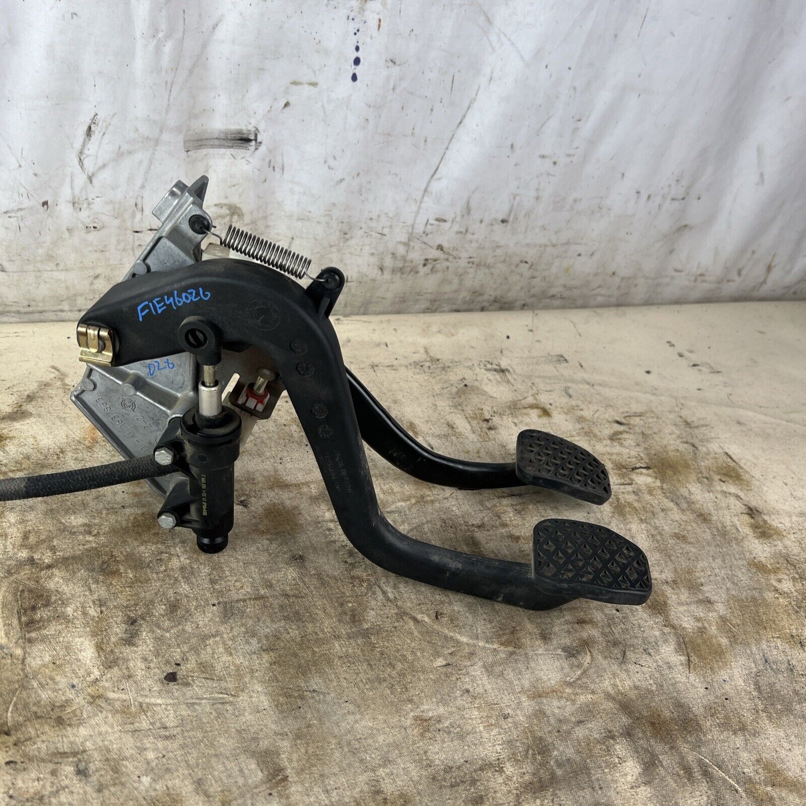 Bmw E46 3 Series MANUAL PEDAL ASSEMBLY / Clutch Pedal Assembly 323i 325i 330i M3