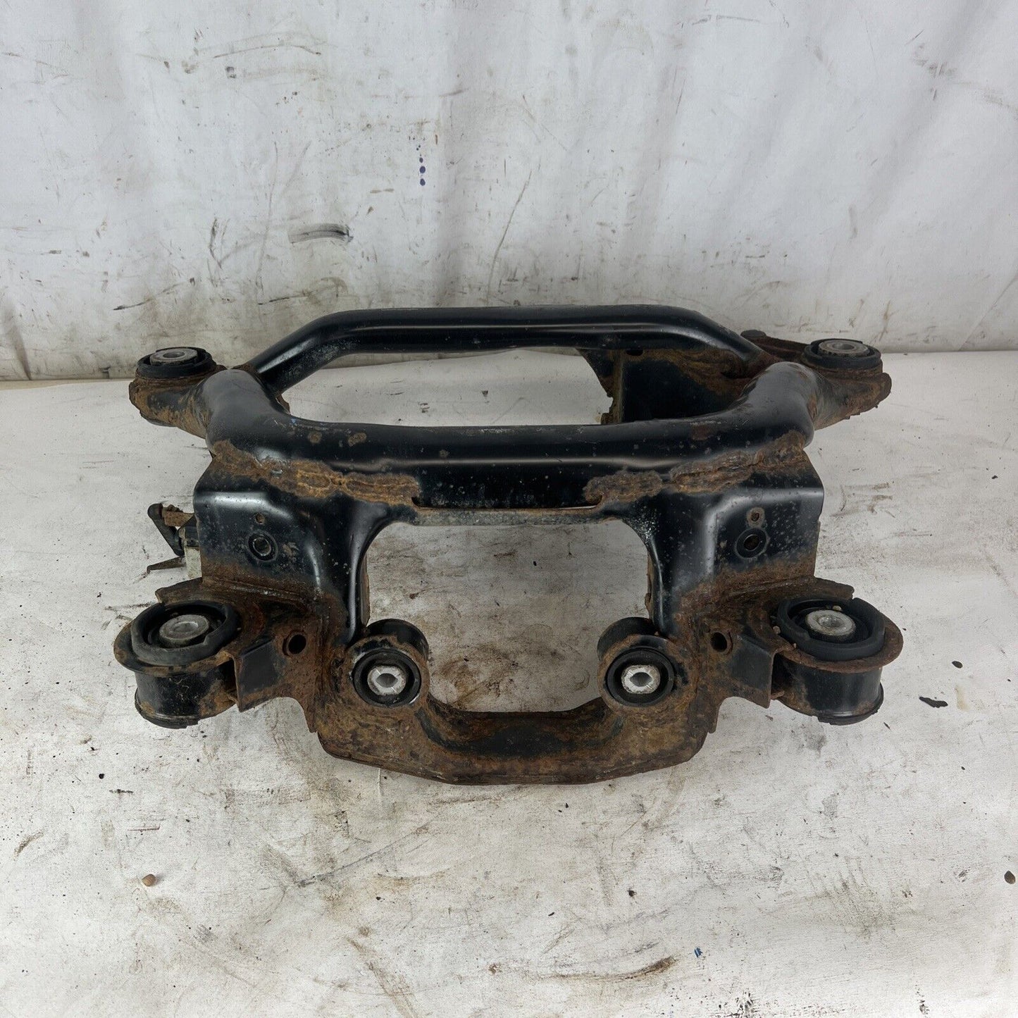 REAR AXLE DIFFERENTIAL DIFF CARRIER SUBFRAME BMW E46 325XI 330XI AWD 4WD CROSS