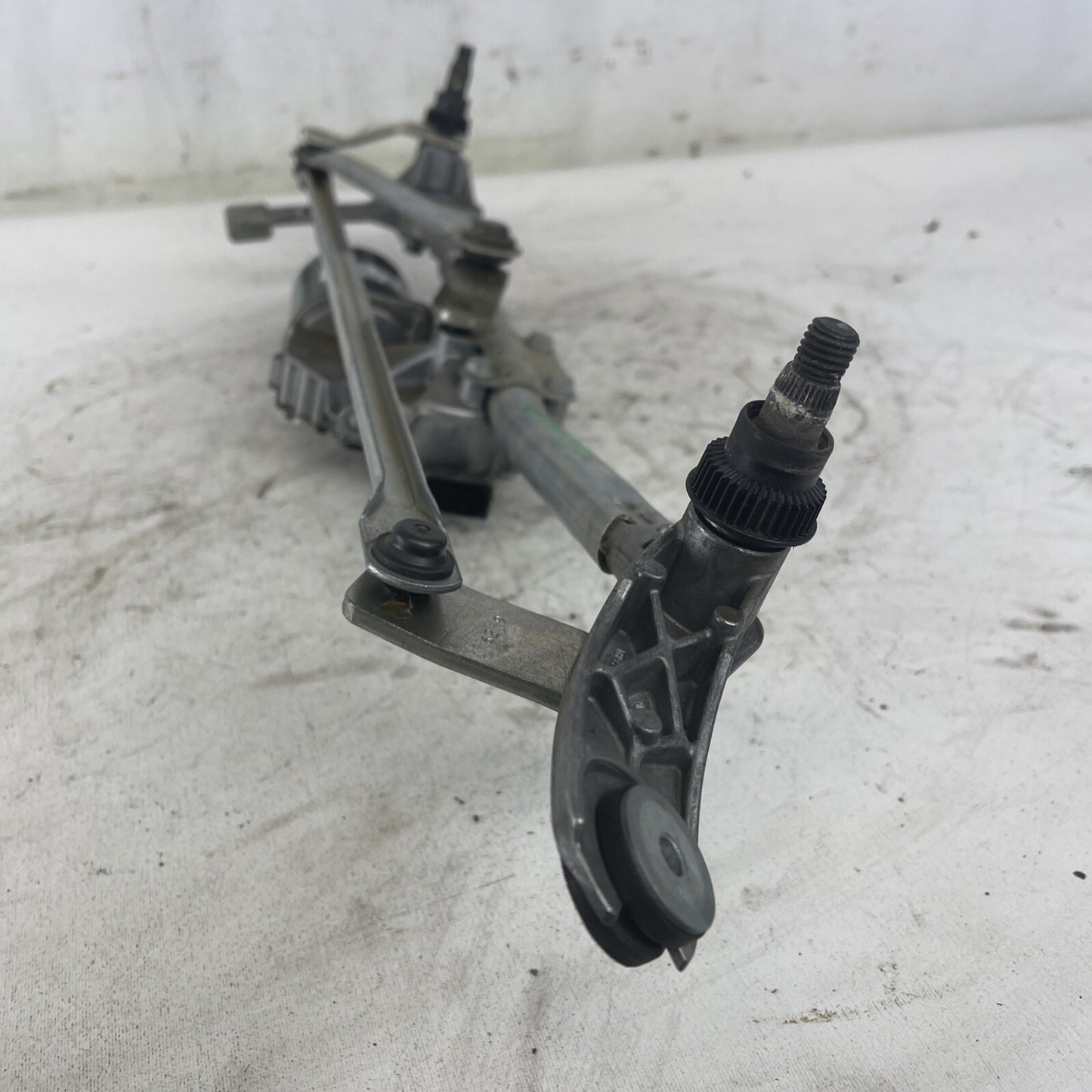BMW 3 SERIES 2006 - 2011 E90 E92 WINDSHIELD WIPER ARM LINKAGE TRANSMISSION OEM