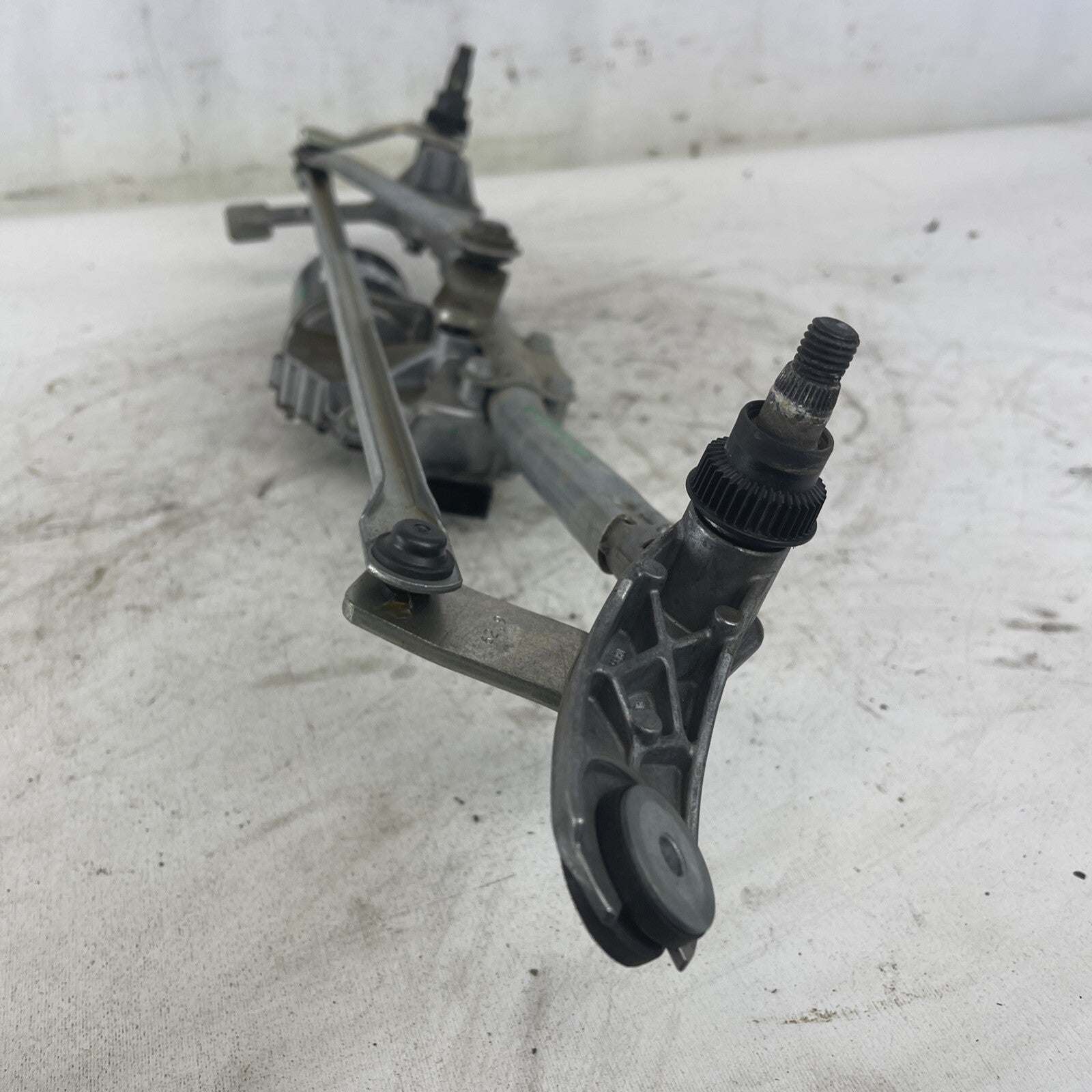 BMW 3 SERIES 2006 - 2011 E90 E92 WINDSHIELD WIPER ARM LINKAGE TRANSMISSION OEM
