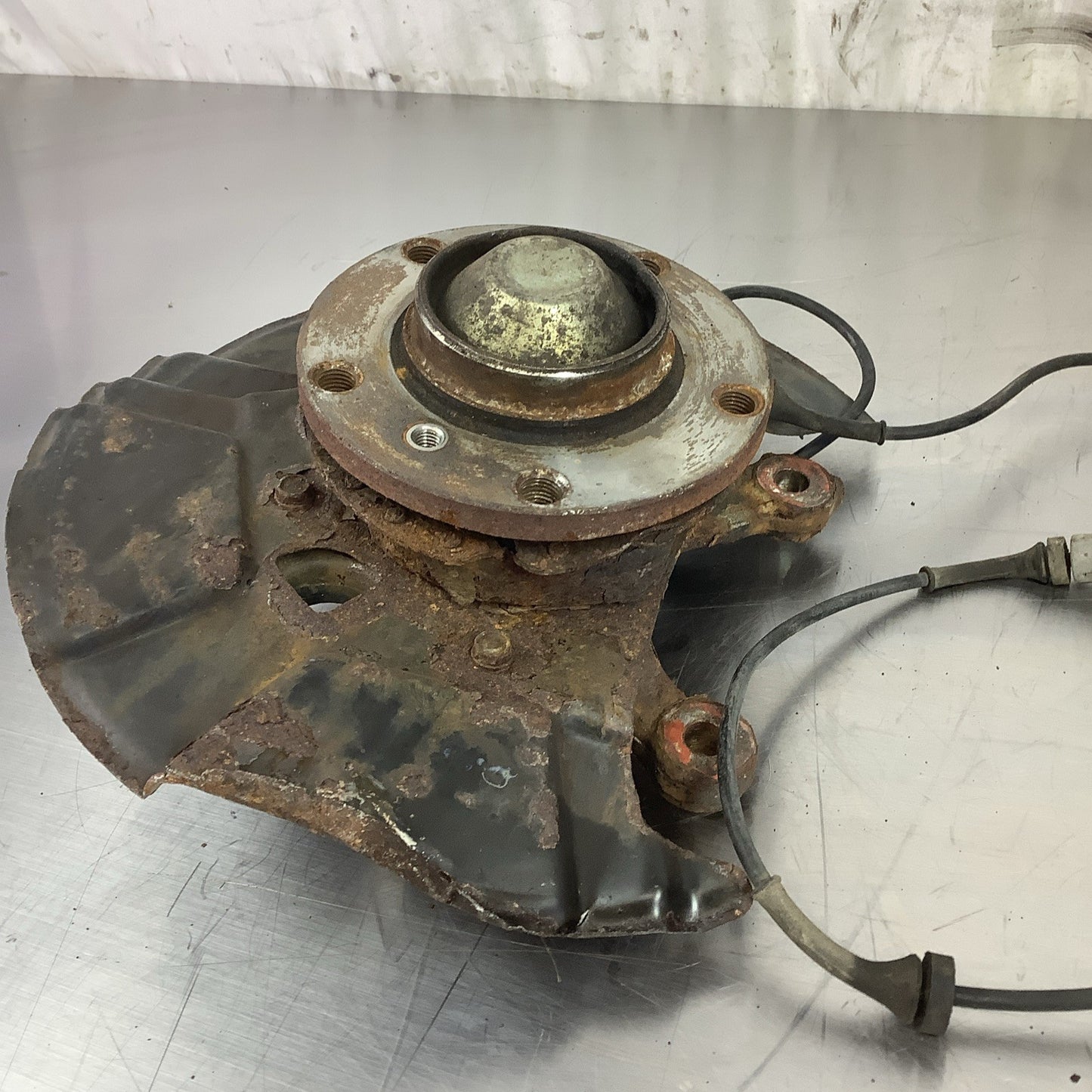 BMW E36 318 323 325 328 FRONT PASSENGER & DRIVER WHEEL HUB KNUCKLE SPINDLE #073