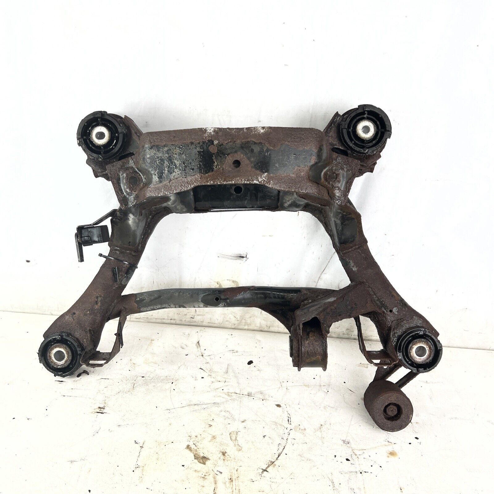 REAR AXLE DIFFERENTIAL DIFF CARRIER SUBFRAME BMW E46 325XI 330XI AWD 4WD CROSS