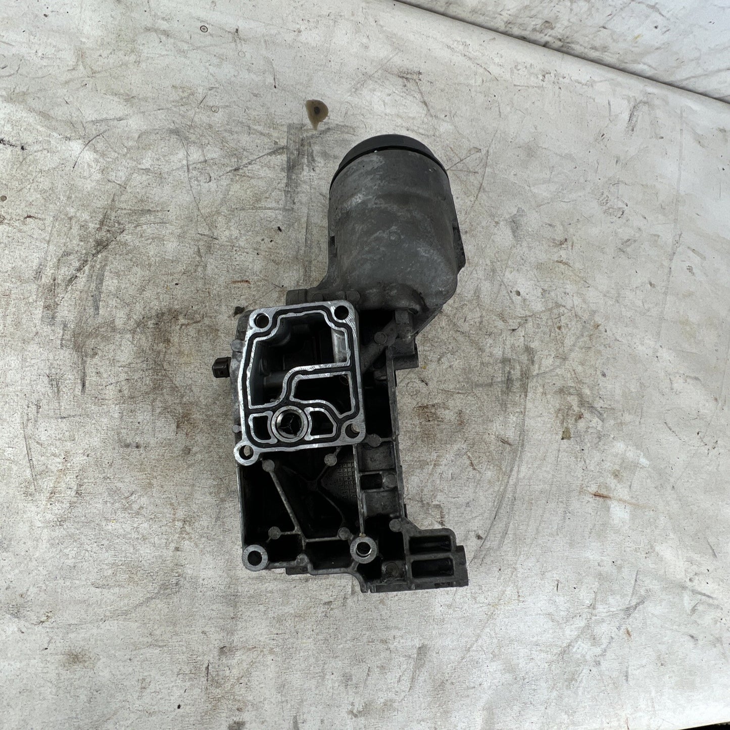01-06 BMW M54 B30 B25 3.0L 2.5L ENGINE OIL FILTER STAND HOUSING RESERVOIR OEM