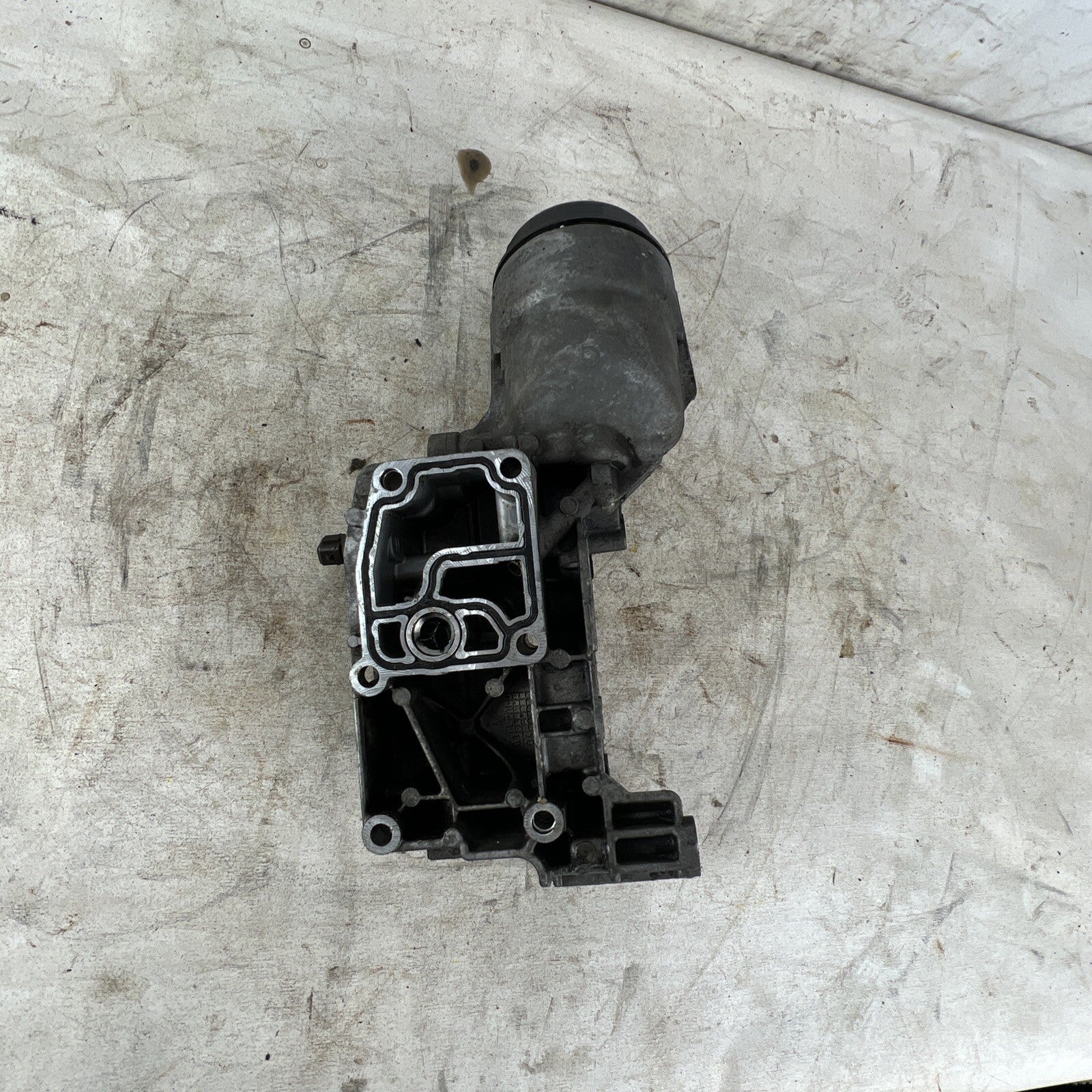 01-06 BMW M54 B30 B25 3.0L 2.5L ENGINE OIL FILTER STAND HOUSING RESERVOIR OEM