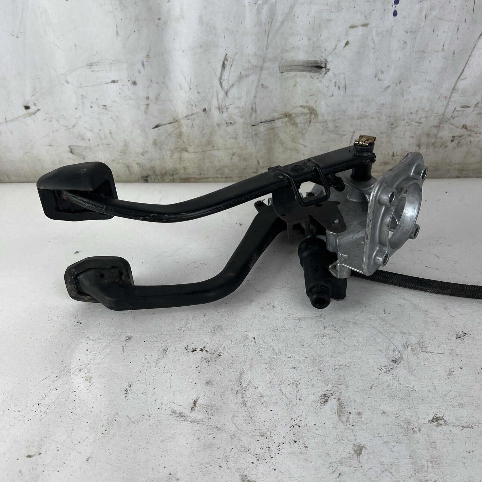 Bmw E46 3 Series MANUAL PEDAL ASSEMBLY / Clutch Pedal Assembly 323i 325i 330i M3