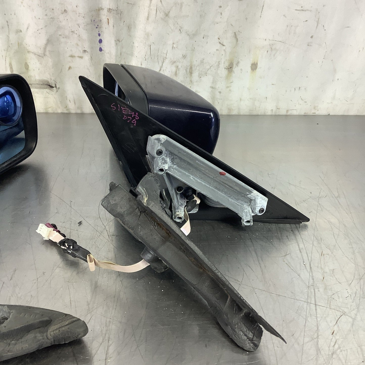 2003-2006 BMW 330i E46 Sedan Pass & Driver Side View Mirror Orient Blue SET