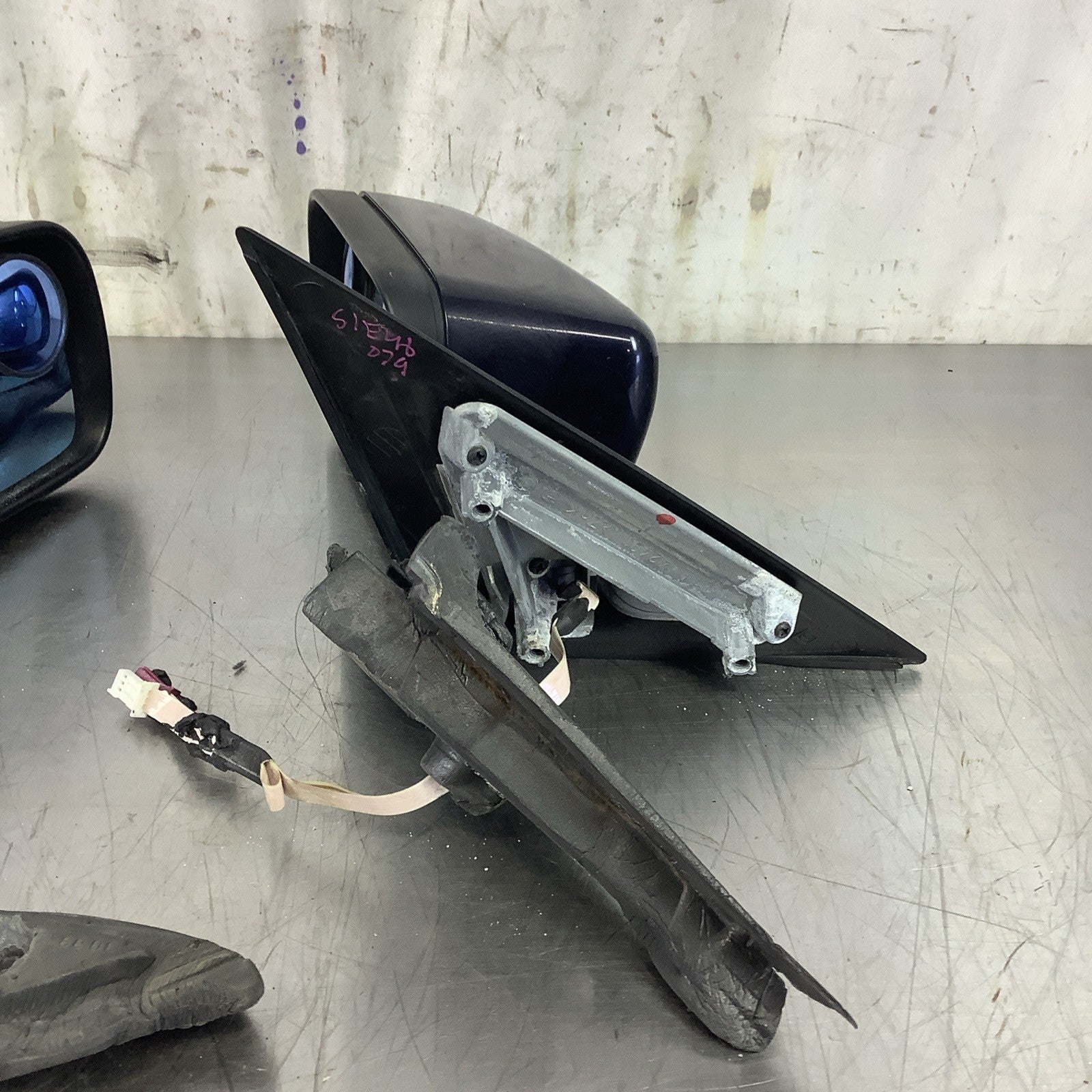 2003-2006 BMW 330i E46 Sedan Pass & Driver Side View Mirror Orient Blue SET