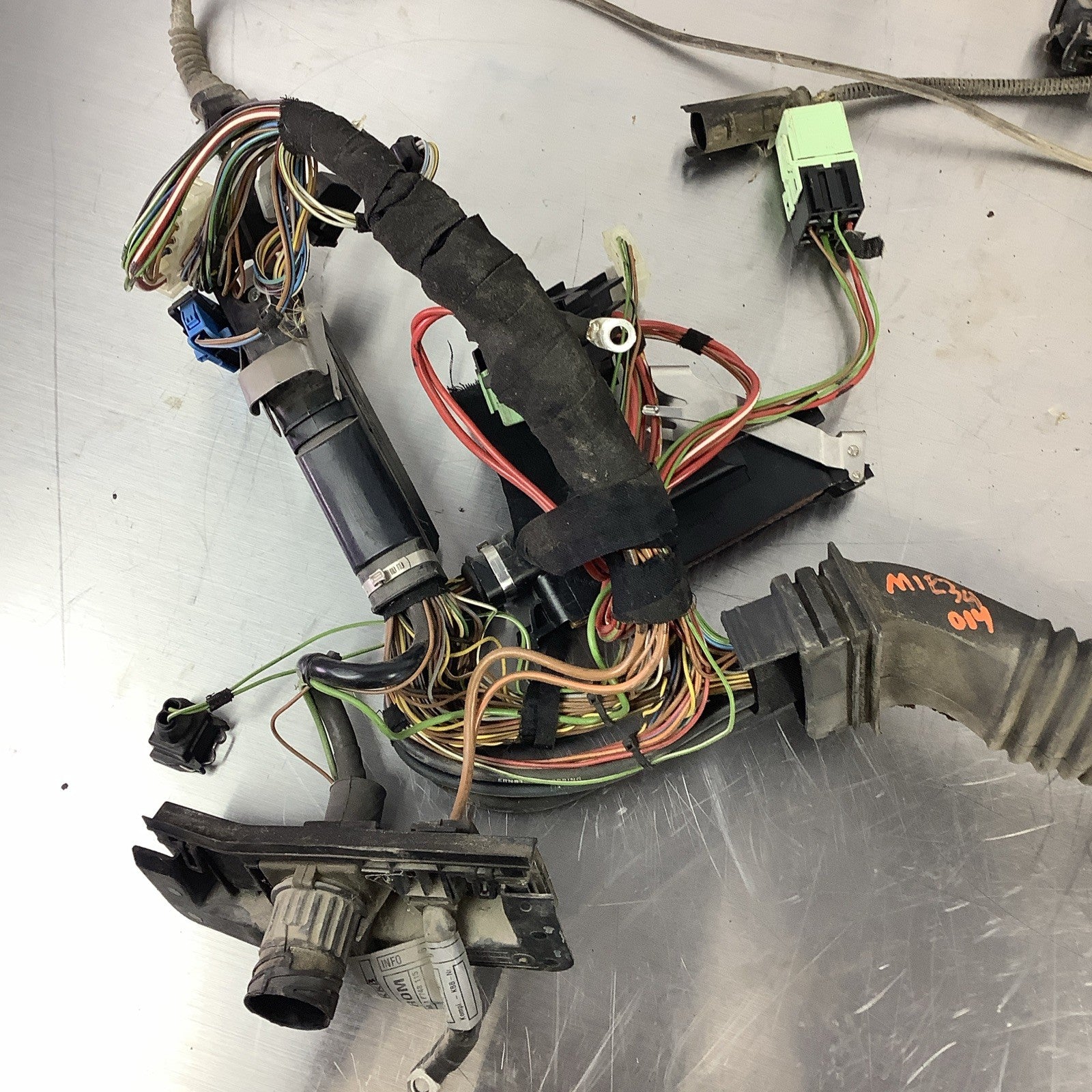 BMW E39 528i OEM Automatic Wiring Harness Injector Rail Plugs 12511436191