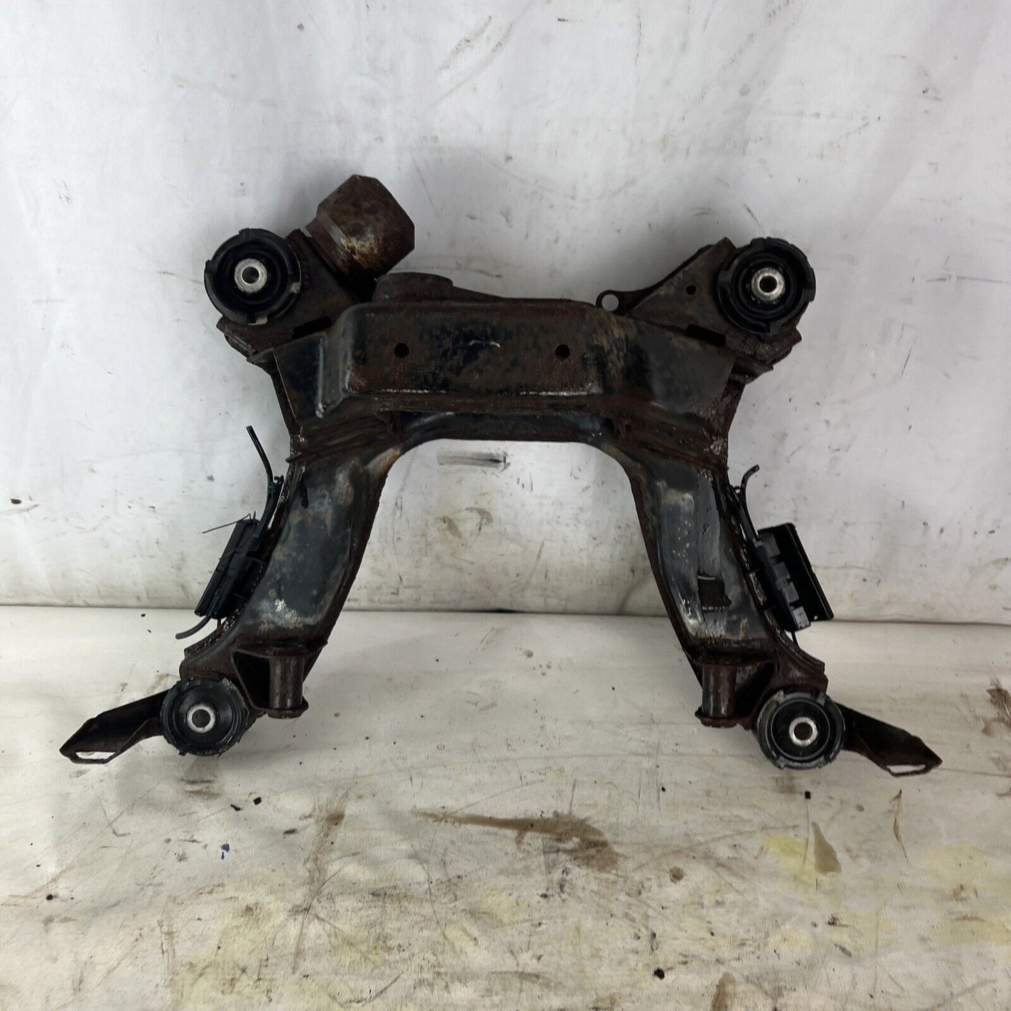 94-99 BMW E36 318 325 328  Rear Differential Subframe Suspension Crossmember #20