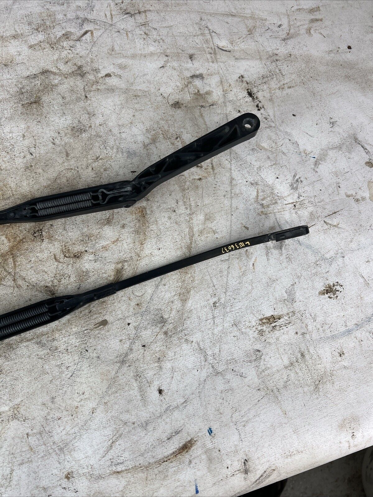 BMW E36 3-Series Windshield Wiper Arm Pair Left Right 1992-1999 OEM SEDAN