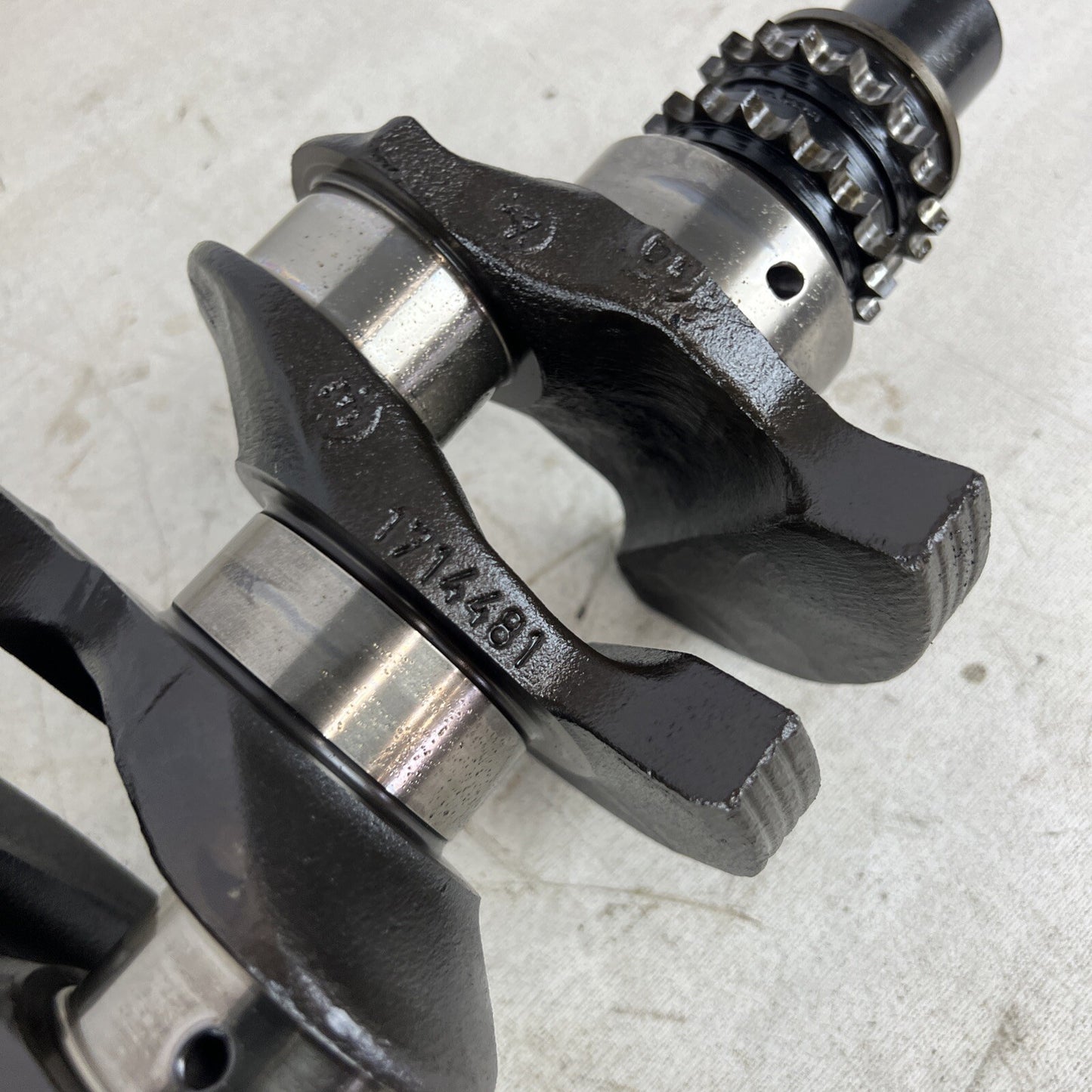 93-95 BMW E36 325is Iron Black Crankshaft 1714481 OEM