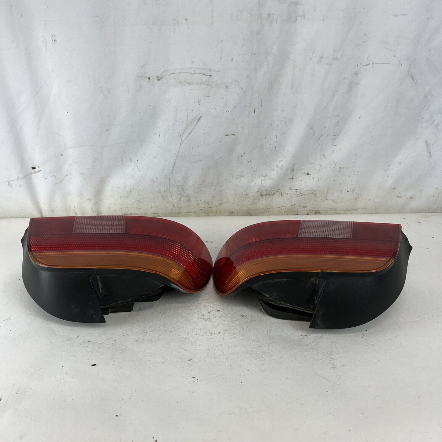 97-00 BMW E39 540i 528i PAIR REAR BRAKE TAIL LIGHT LAMPS OEM 8358033