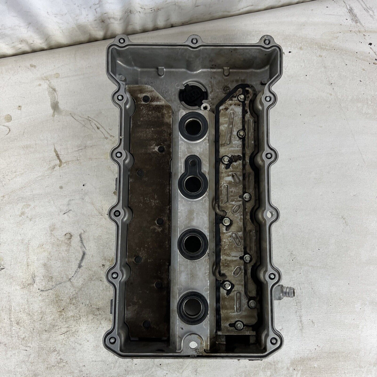 96-99 BMW E36 M44 1.9L engine CYLINDER HEAD VALVE COVER OEM