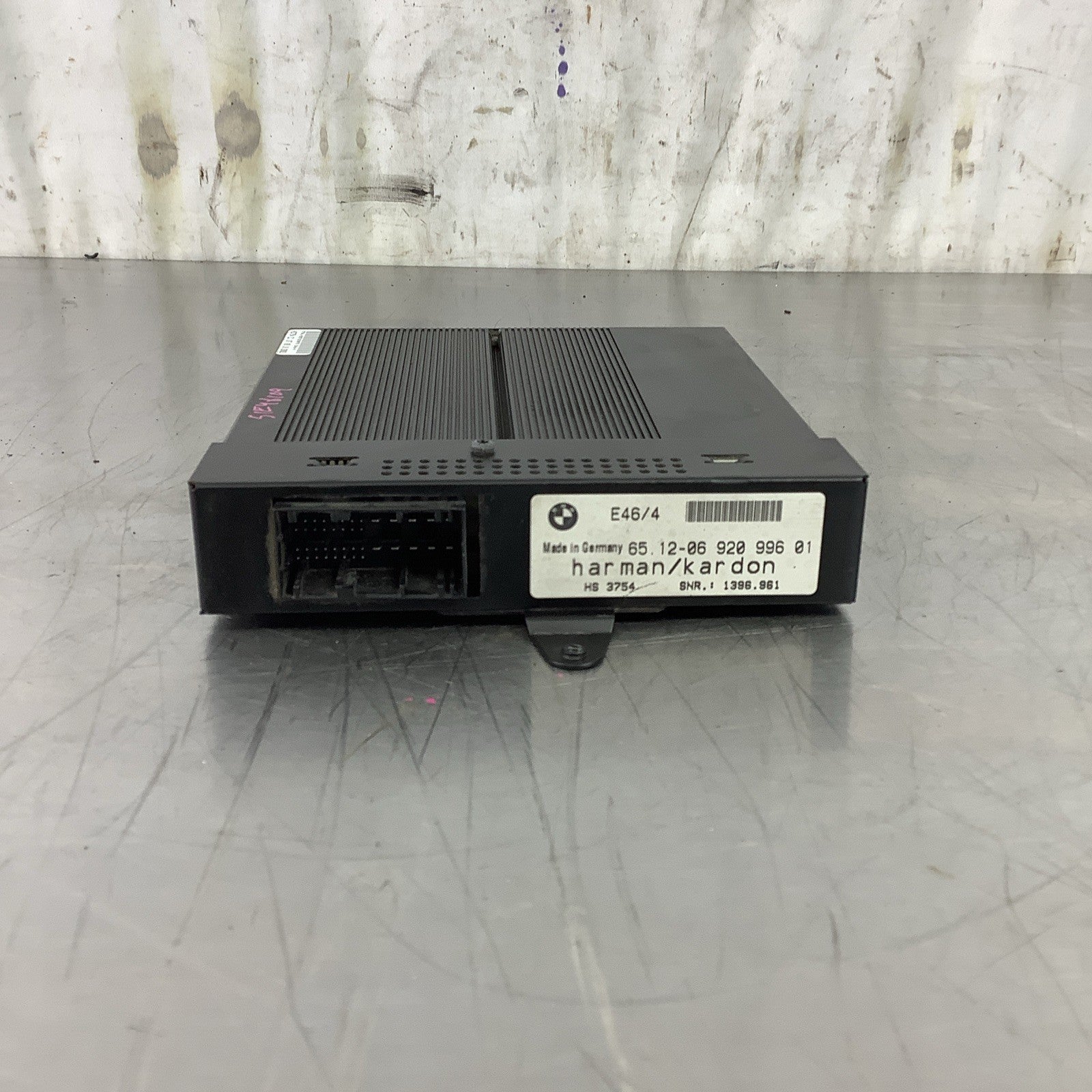BMW OEM E46 99-06 SEDAN HARMAN KARDON HIFI AMPLIFIER AMP TRUNK 65136920996