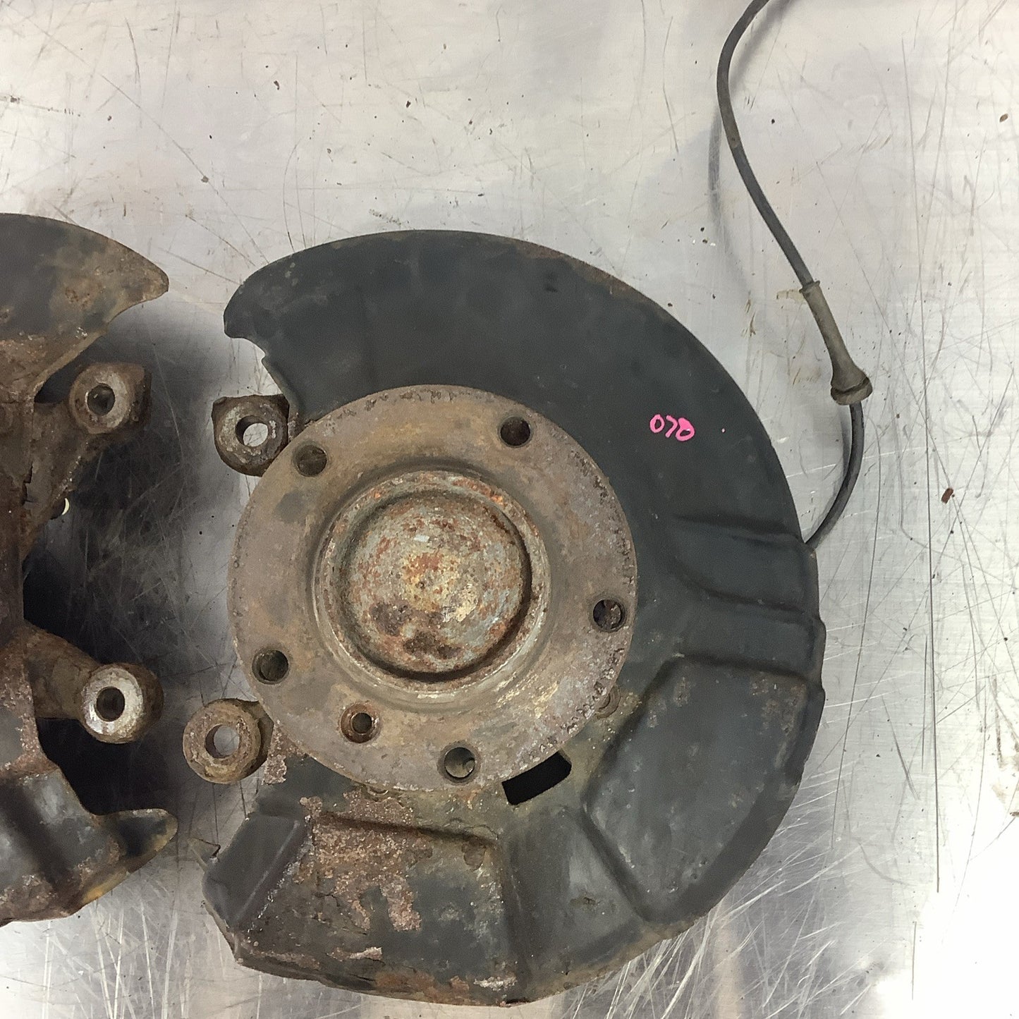BMW E36 RWD 323 325 328 FRONT PASSENGER & DRIVER WHEEL HUB KNUCKLE SPINDLE #070