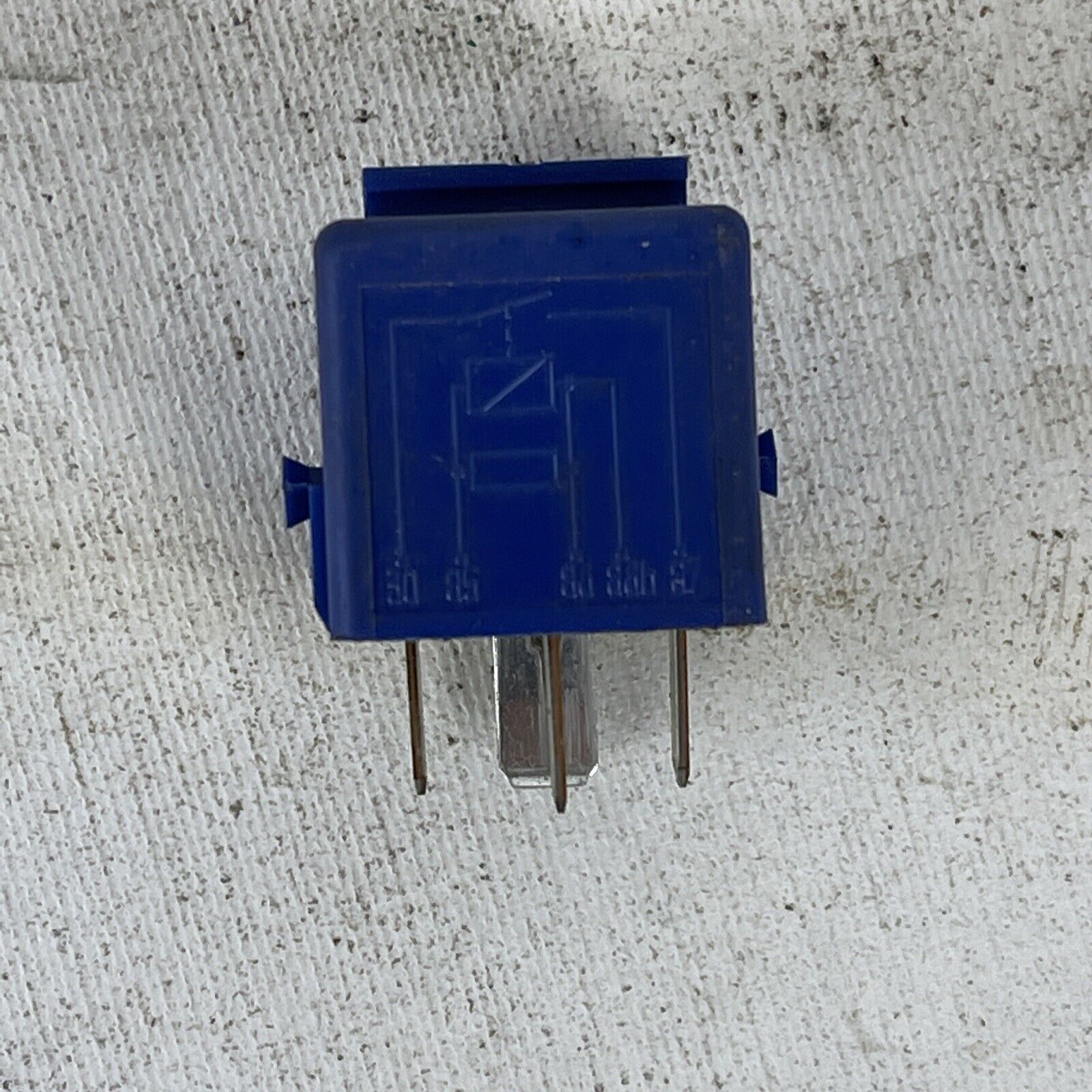 BMW SIEMENS 5-PIN Relay Part V23134-K59-X320 BMW Part 8364582 Blue