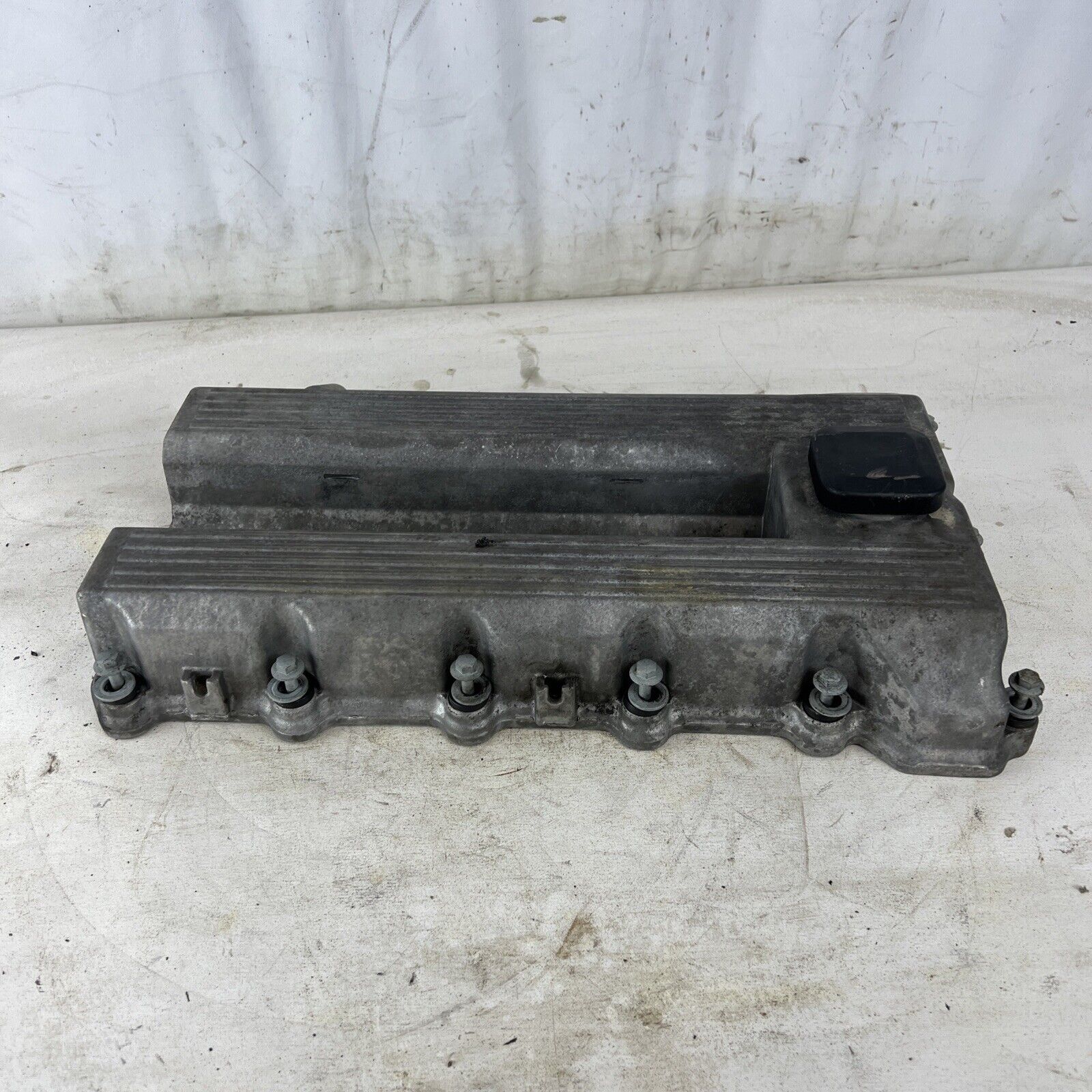 96-99 BMW E36 M44 1.9L engine CYLINDER HEAD VALVE COVER OEM