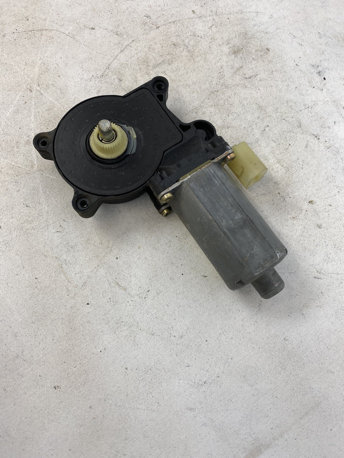 BMW FRONT LEFT WINDOW REGULATOR MOTOR DRIVE GEAR BROSE OEM E46 3 SERIES
