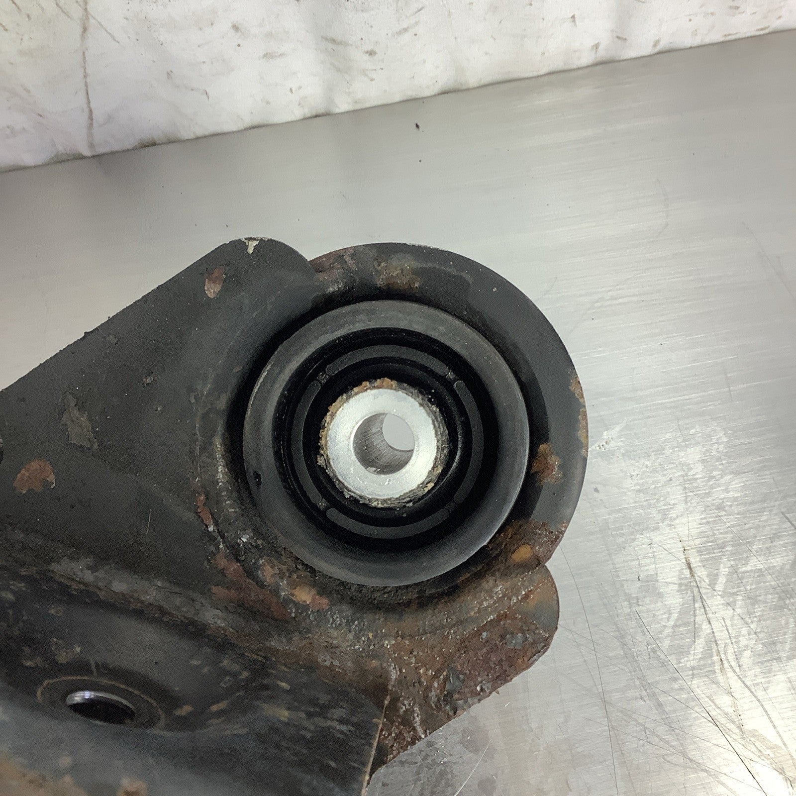 BMW E36 318 320 323 325 328 Rear Axle Carrier LSD Differential Housing Subframe