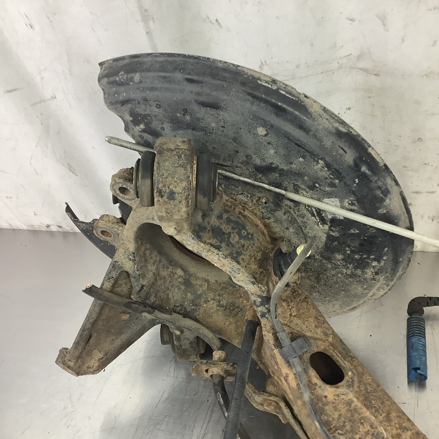 ☑️ BMW E46 Trailing Arm Hub Left Driver OEM 01-06 330i 330ci 330xi 325xi