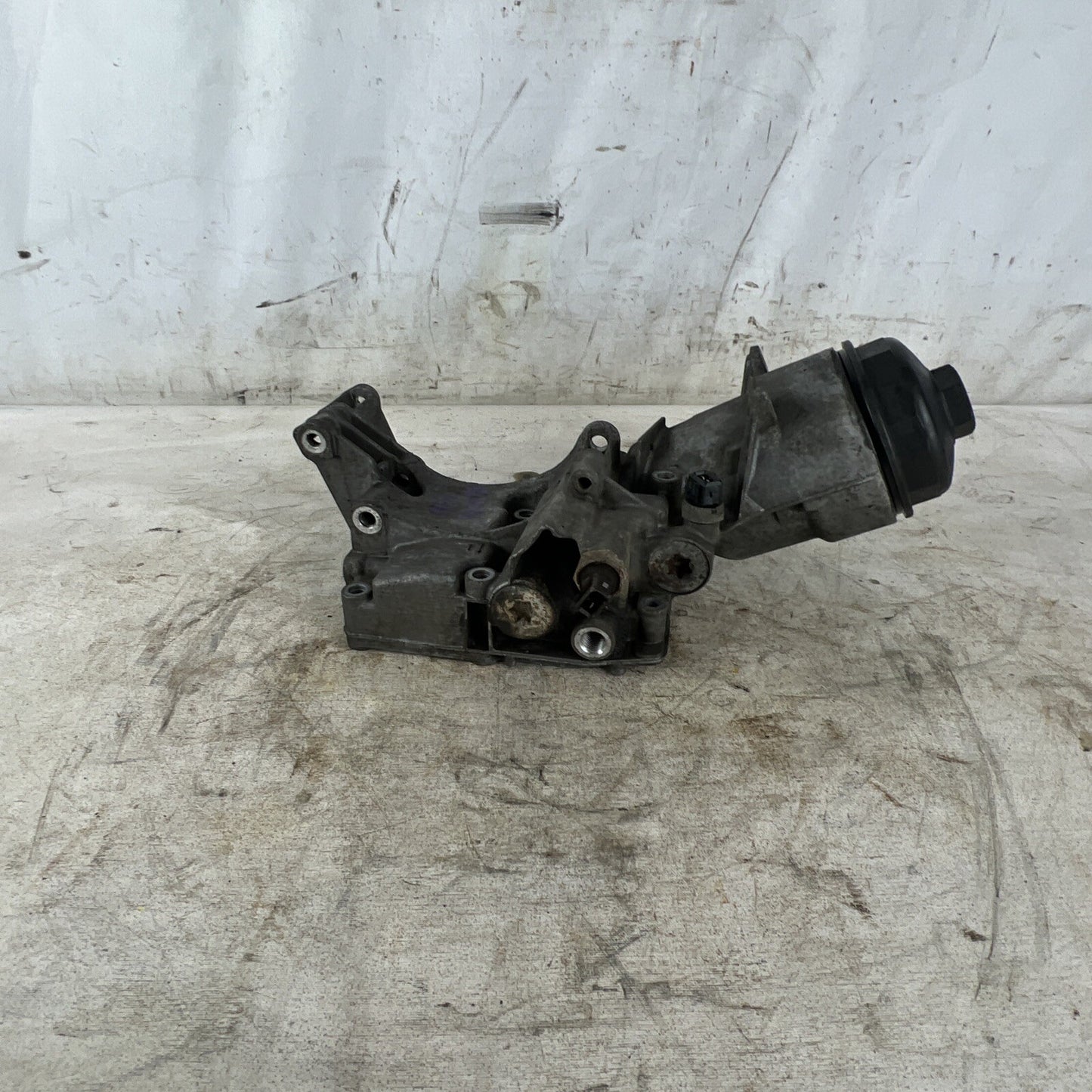 01-06 BMW M54 B30 B25 3.0L 2.5L ENGINE OIL FILTER STAND HOUSING RESERVOIR OEM