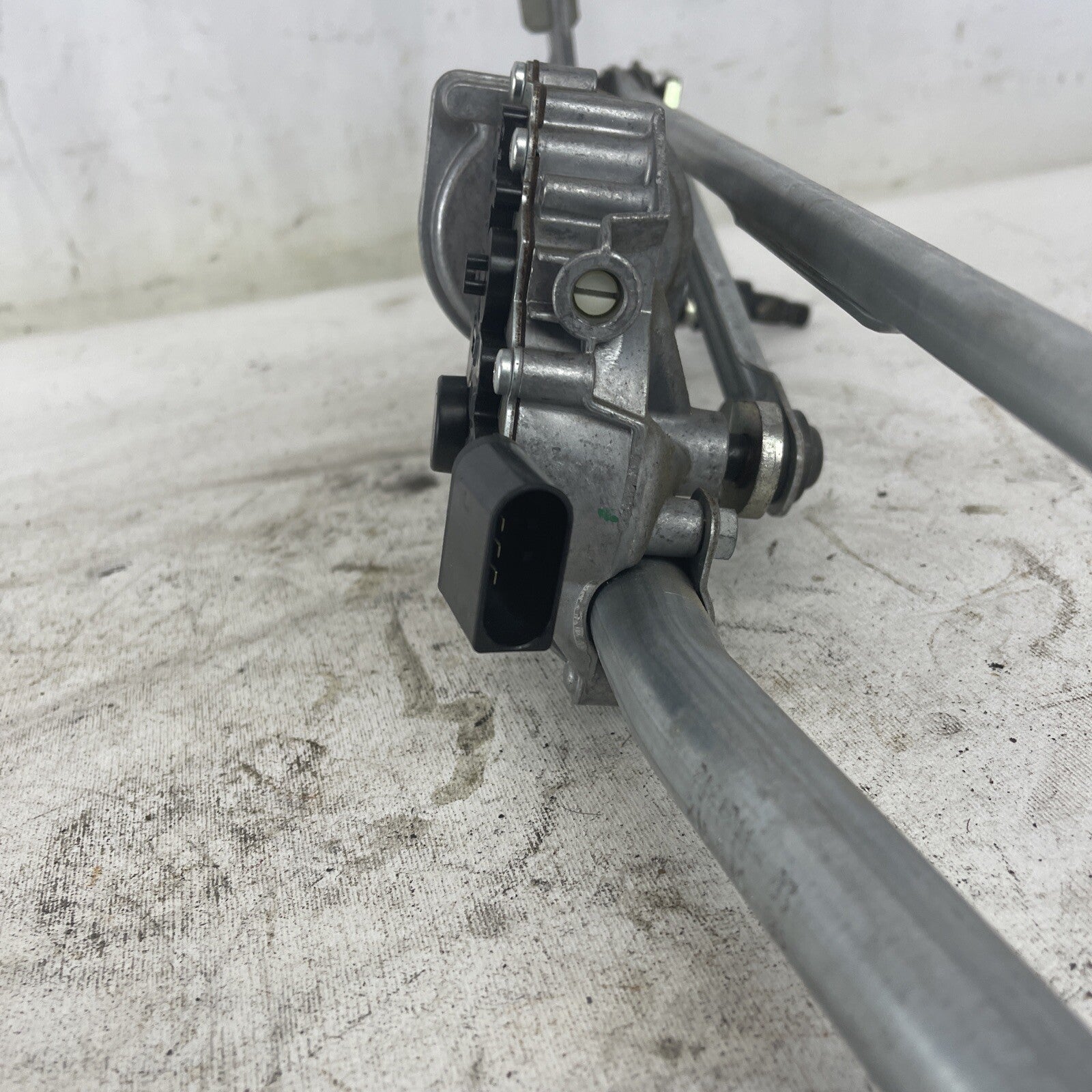 BMW 3 SERIES 2006 - 2011 E90 E92 WINDSHIELD WIPER ARM LINKAGE TRANSMISSION OEM