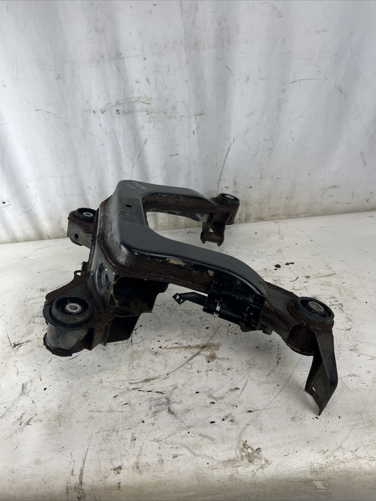 BMW E36 318 320 323 325 328 Rear Axle Carrier Differential Housing Subframe #D07