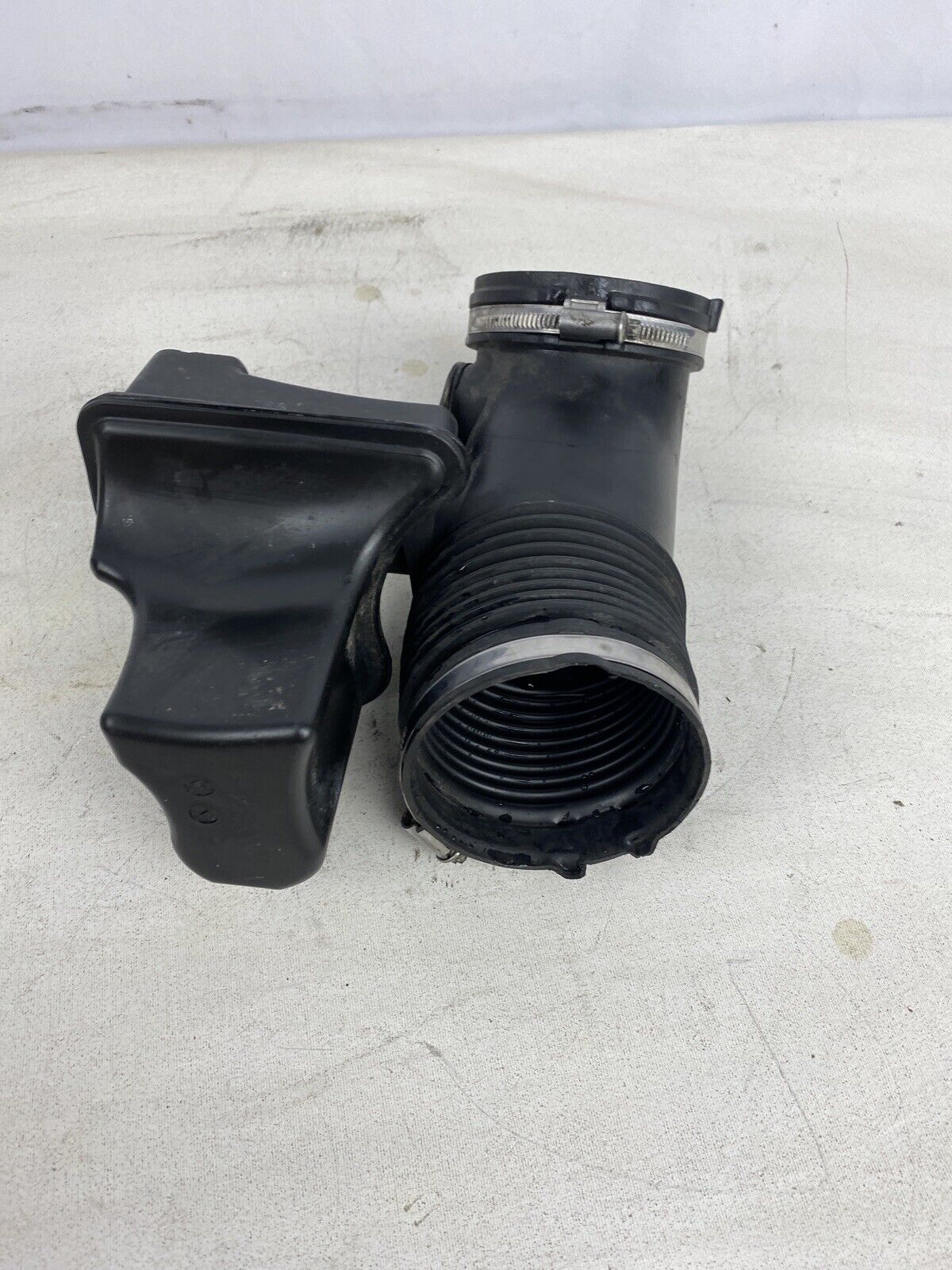 06-13 BMW E82 E88 E90 E91 E92 E93 E84 AIR INTAKE DUCT TUBE 7536004 OEM