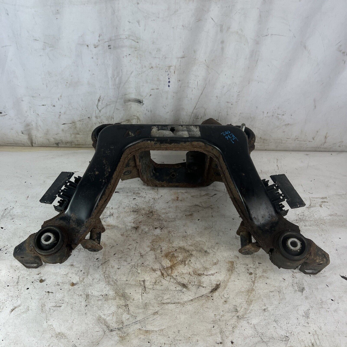 94-99 BMW E36 318 325 328  Rear Differential Subframe Suspension Crossmember #02