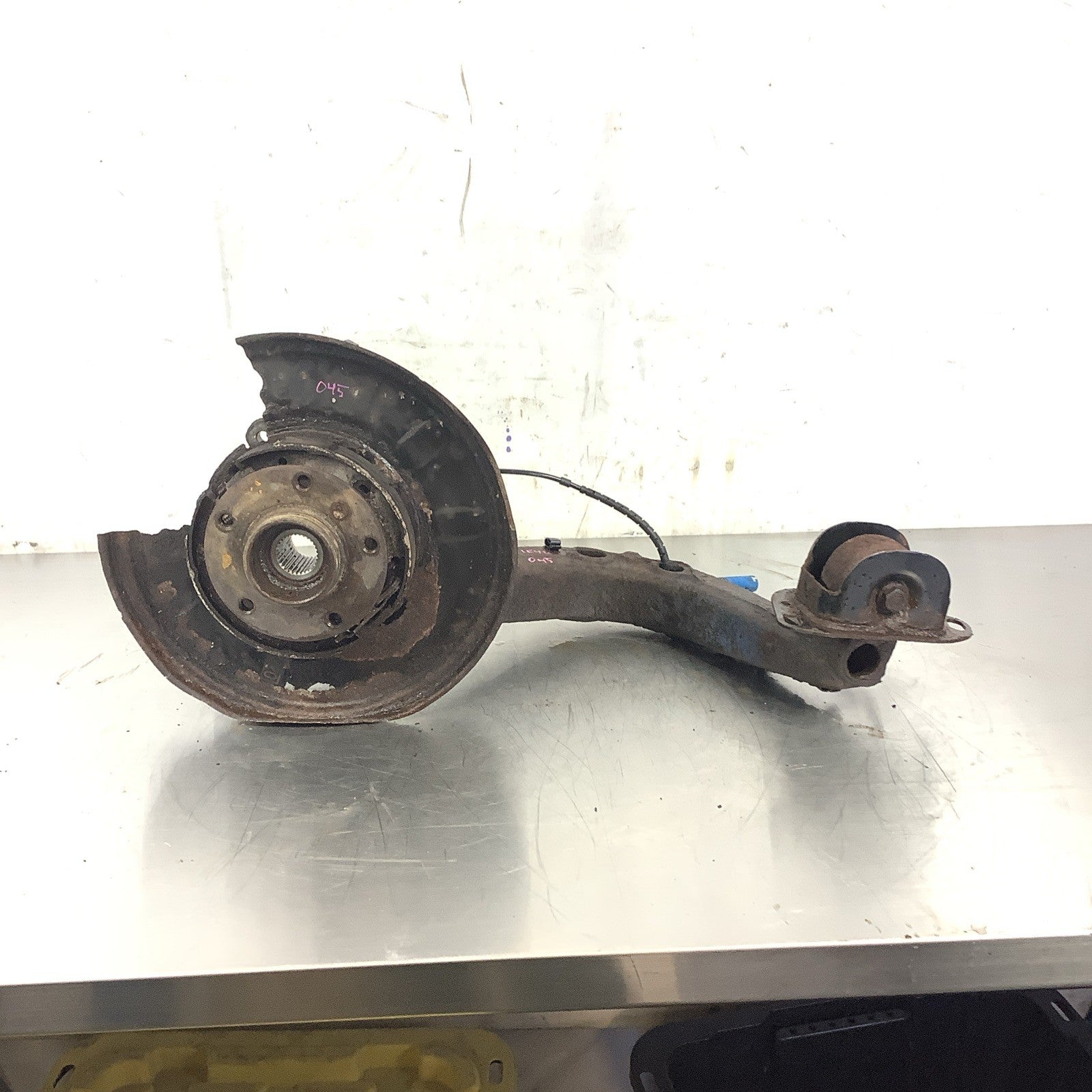 ☑️ BMW E46 Trailing Arm Hub Right Passenger OEM 01-06 330i 330ci 330xi 325xi