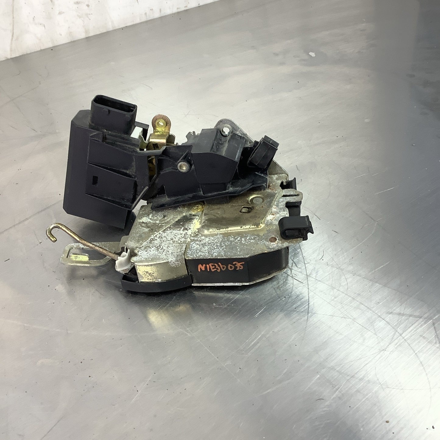 E36 Front RIGHT Door LATCH Lock Actuator Sedan 325 318 328 93 94 95 96 97 98 4D