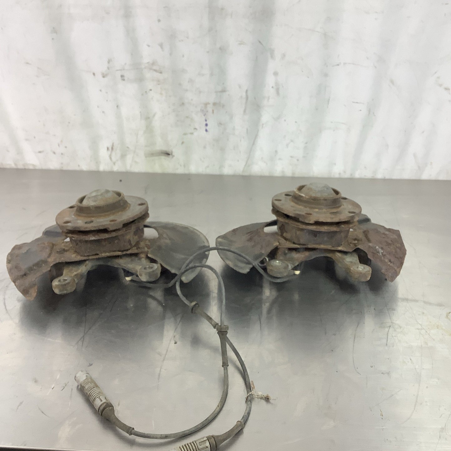 BMW E36 318 323 325 328 FRONT PASSENGER & DRIVER WHEEL HUB KNUCKLE SPINDLE