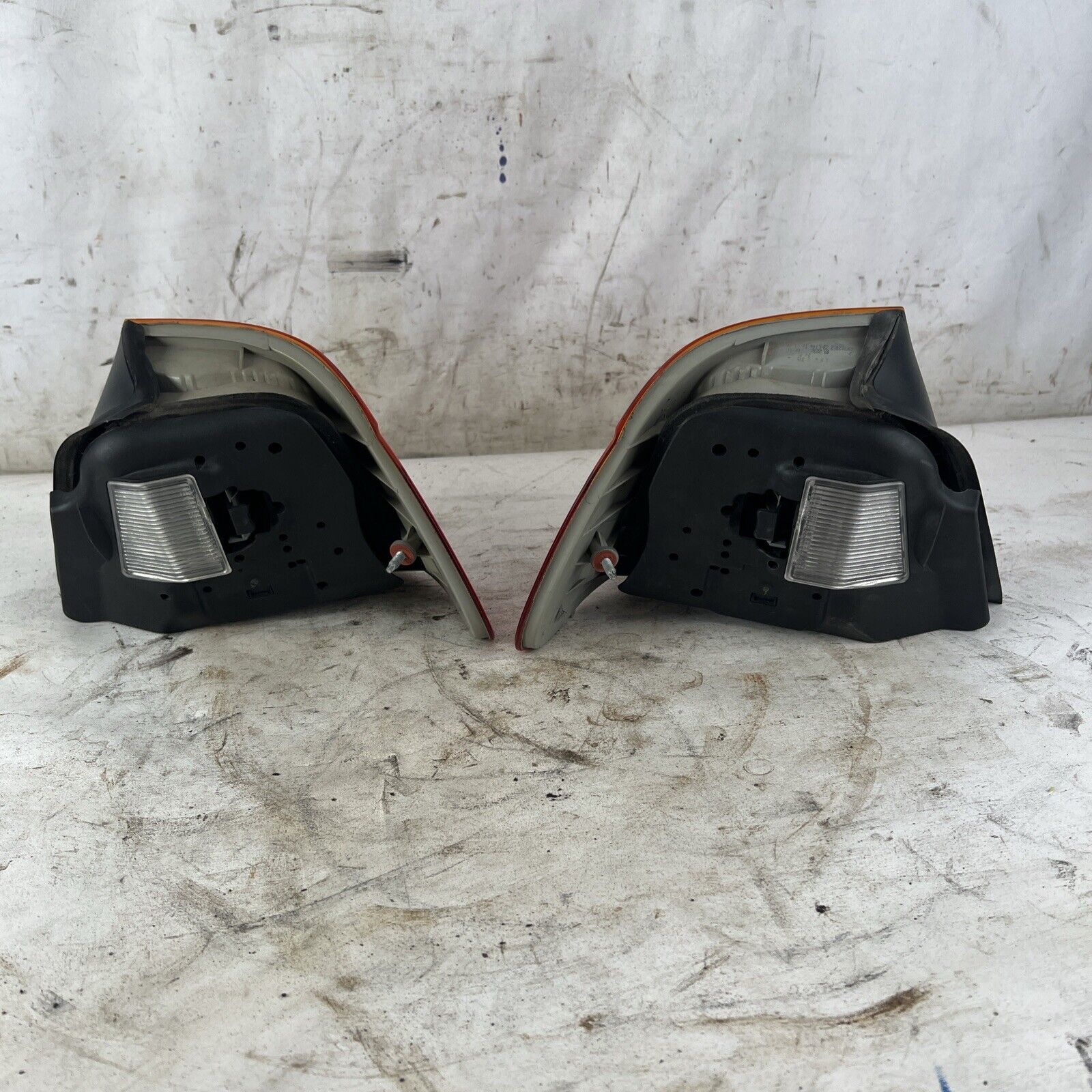 2001-2003 BMW 325CI E46 CONVERTIBLE REAR LEFT & RIGHT TAIL LIGHT LAMP SET OEM