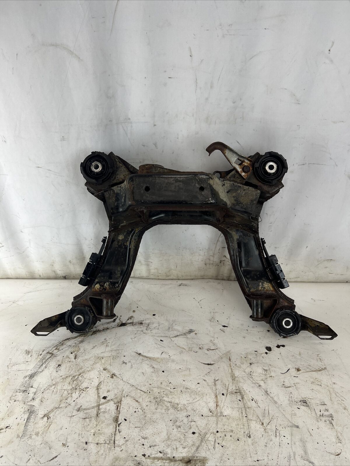 BMW E36 318 320 323 325 328 Rear Axle Carrier Differential Housing Subframe #D07