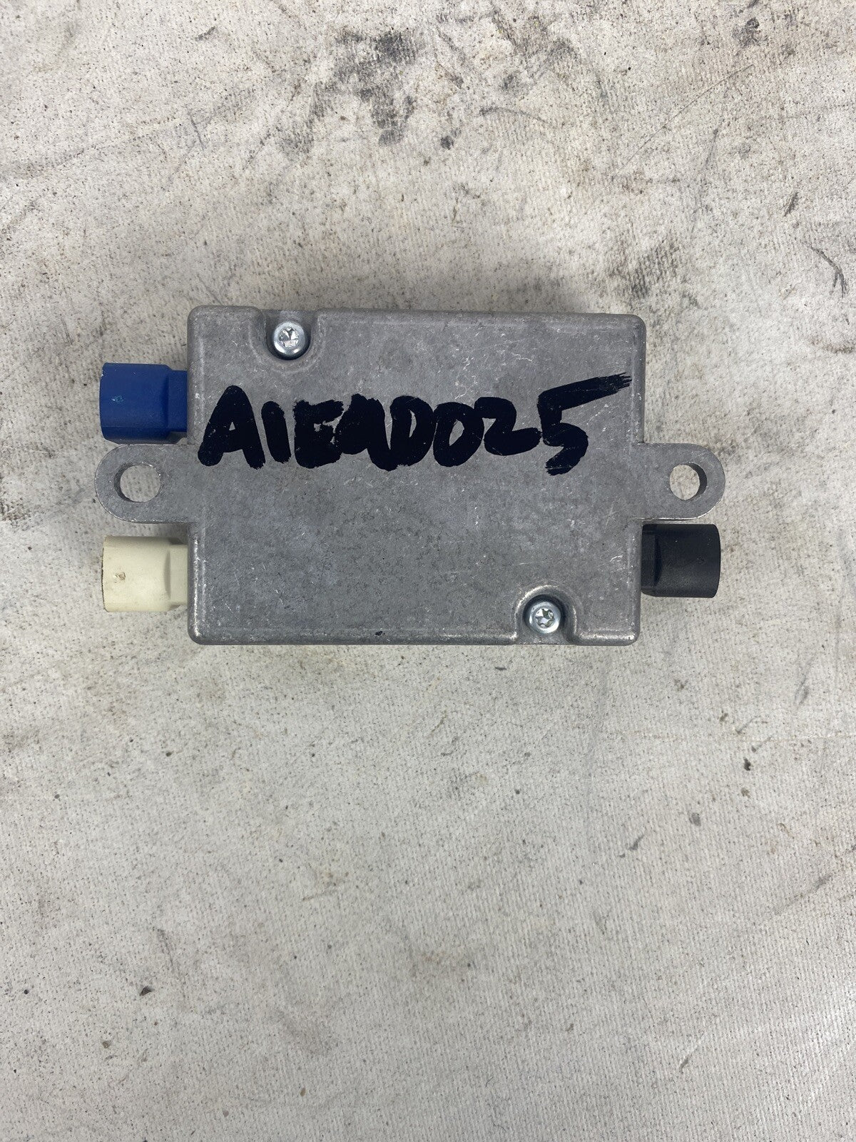 07-10 BMW E90 E91 E92 E93 E60 535XI USB HUB ANTENNA CONTROL MODULE 9123739 OEM