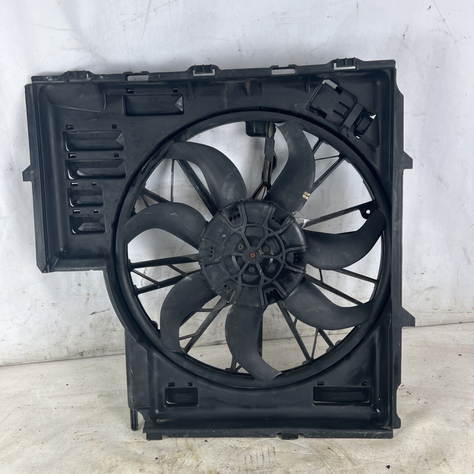 04-06 BMW X5 E53 Engine Motor Radiator Cooling Fan Motor w/ Shroud 7521767 OEM